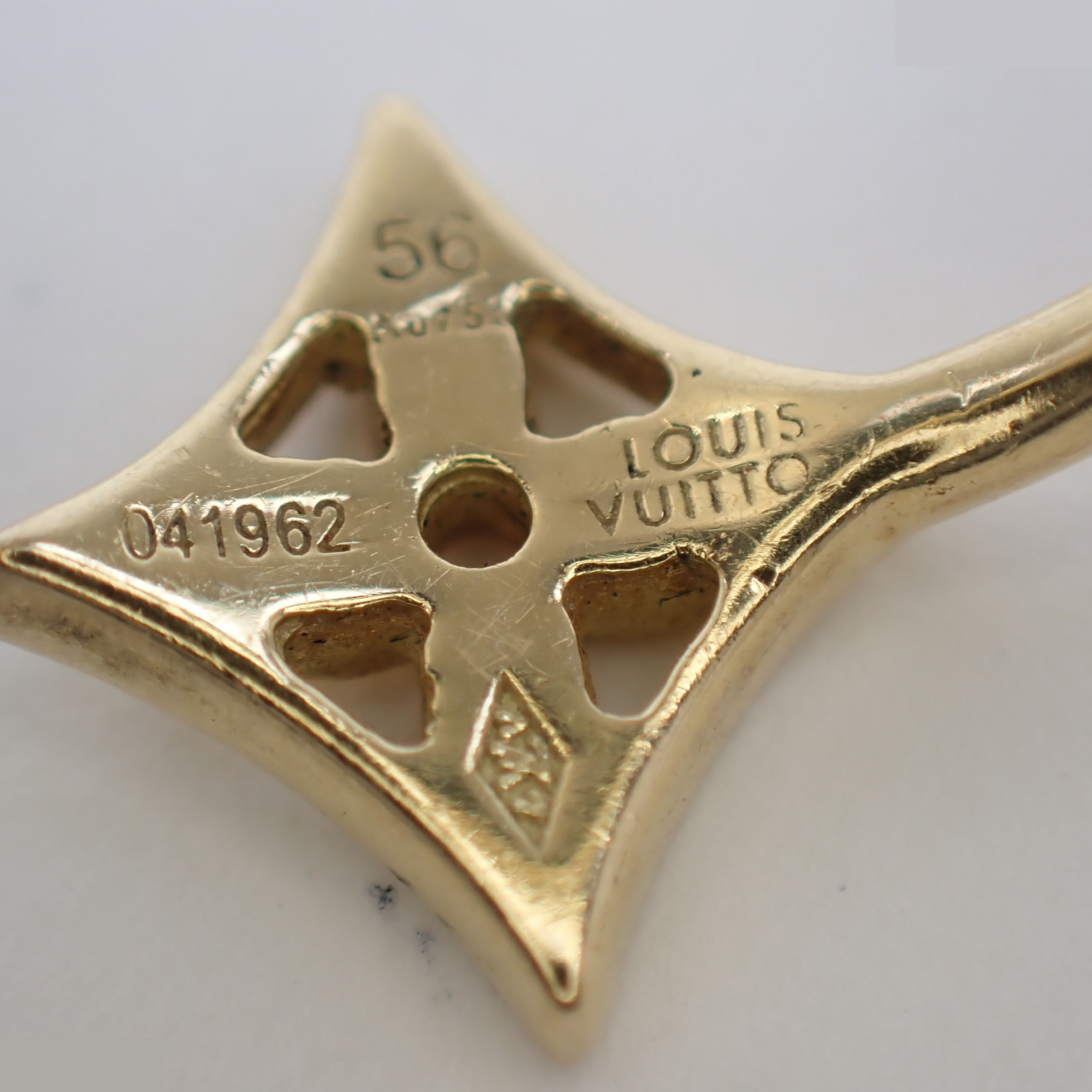Berg Monogram Idylle 750/3C #12 5g Ring — view 5