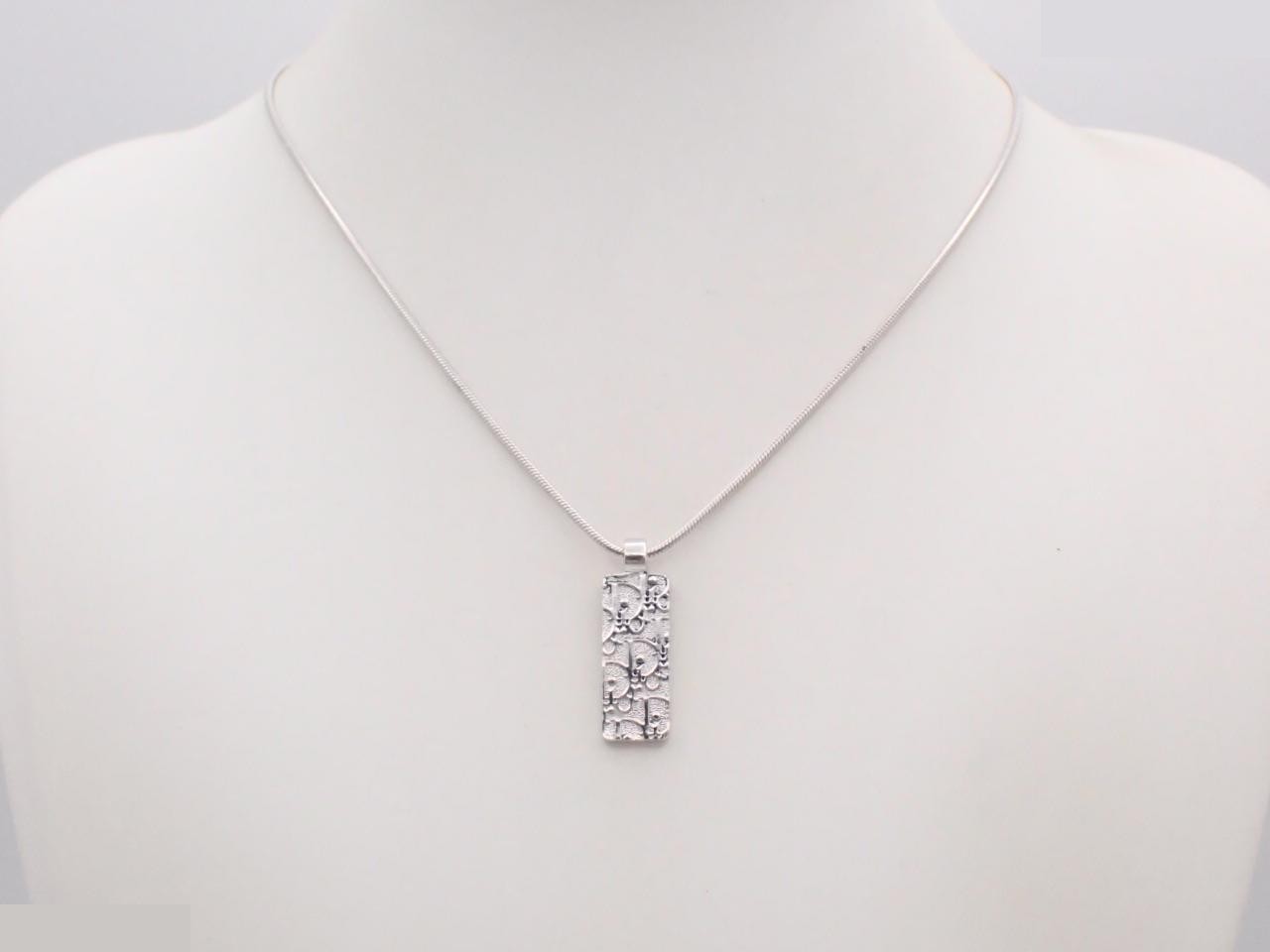 Other line: Precious metal necklaces and pendants, neck circumference approximately 50cm. — view 4