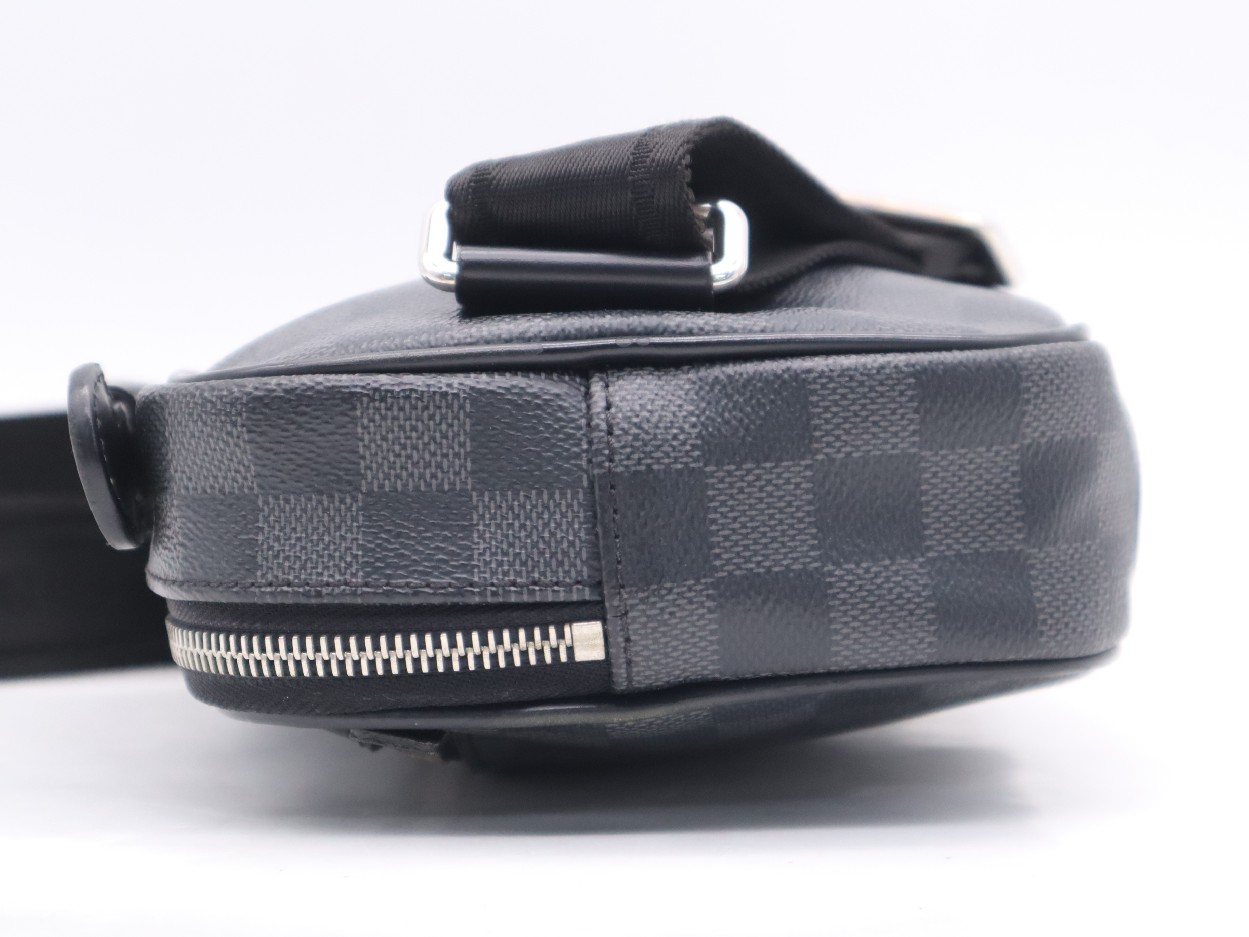 N41289 Graphite Ambler Waist Bag — view 3