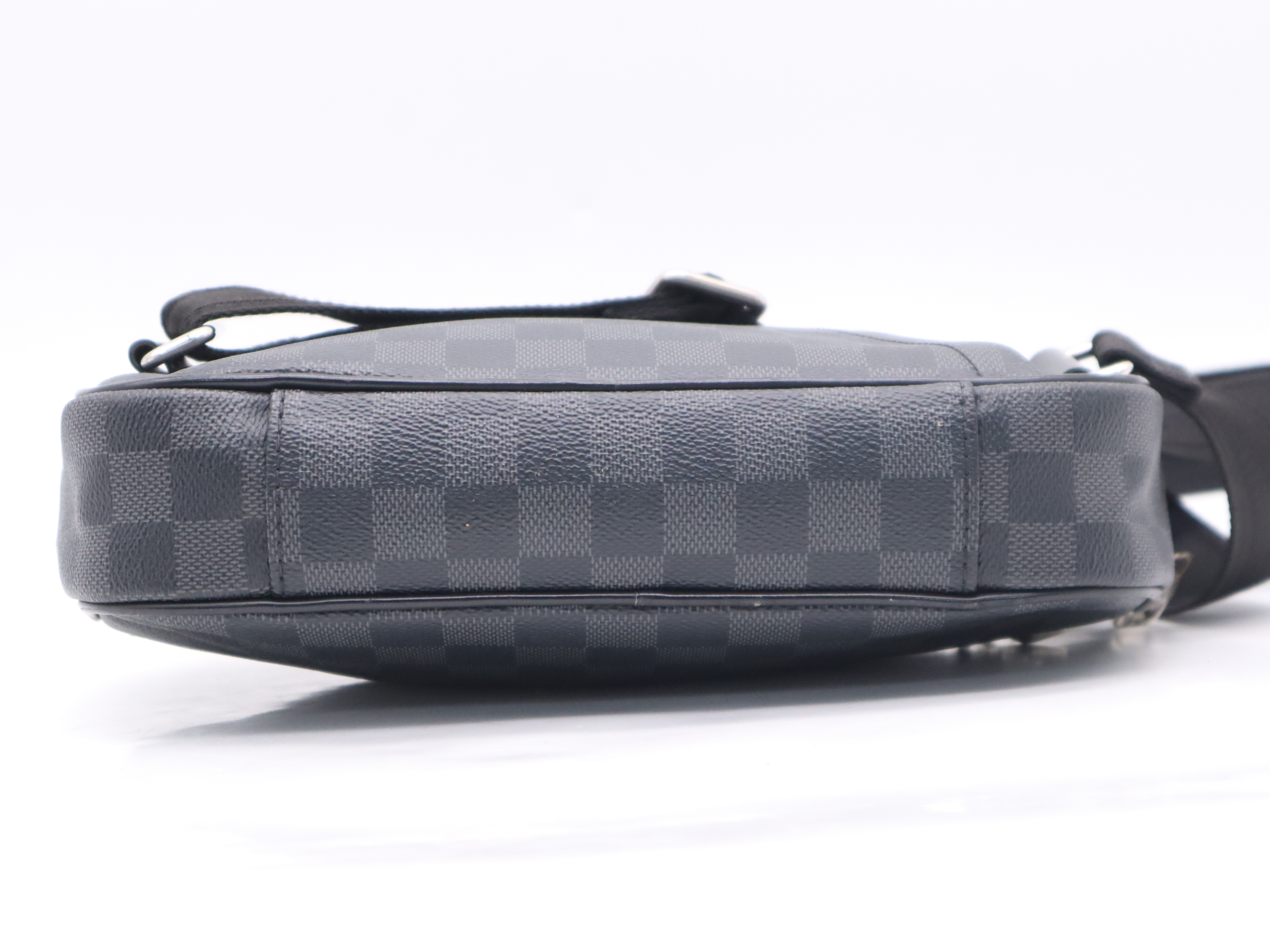 N41289 Graphite Ambler Waist Bag — view 4