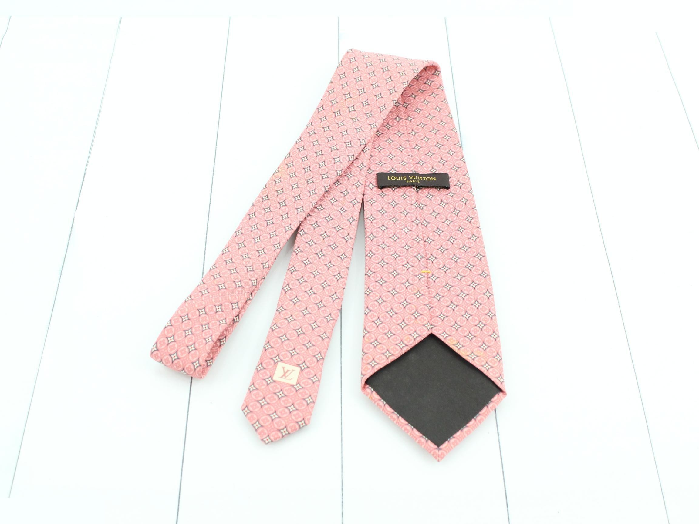 tie — view 2