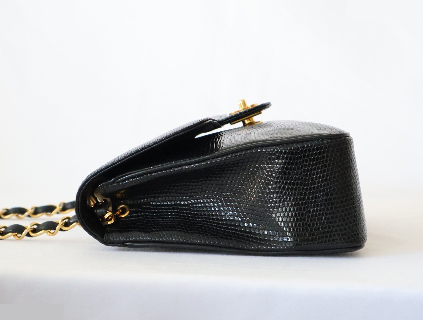 Lizard 20 Chain Shoulder Bag, Black — view 6