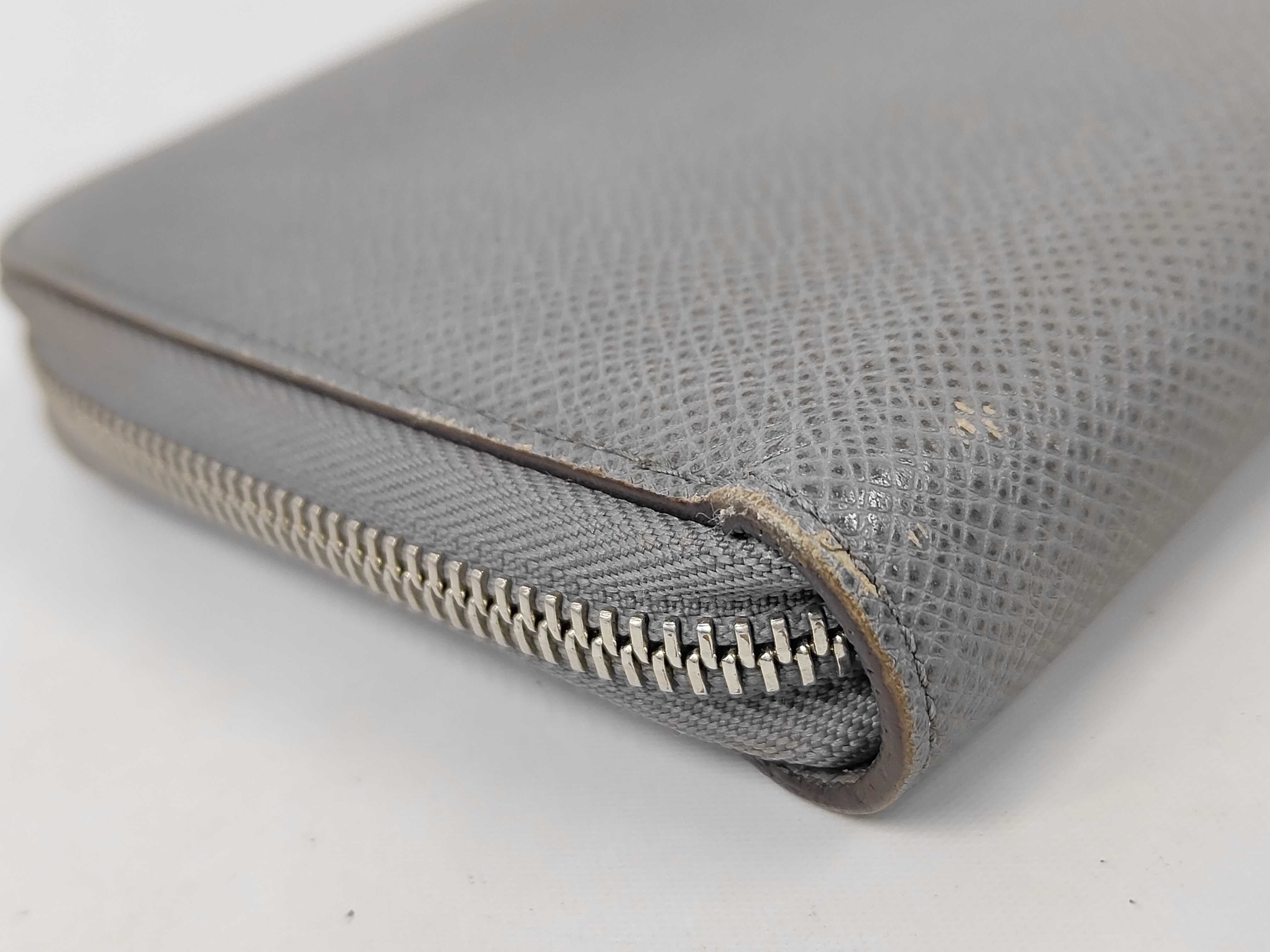 Taiga Zippy Organizer Gray M30517 CA2135 Louis Vuitton Wallet — view 3