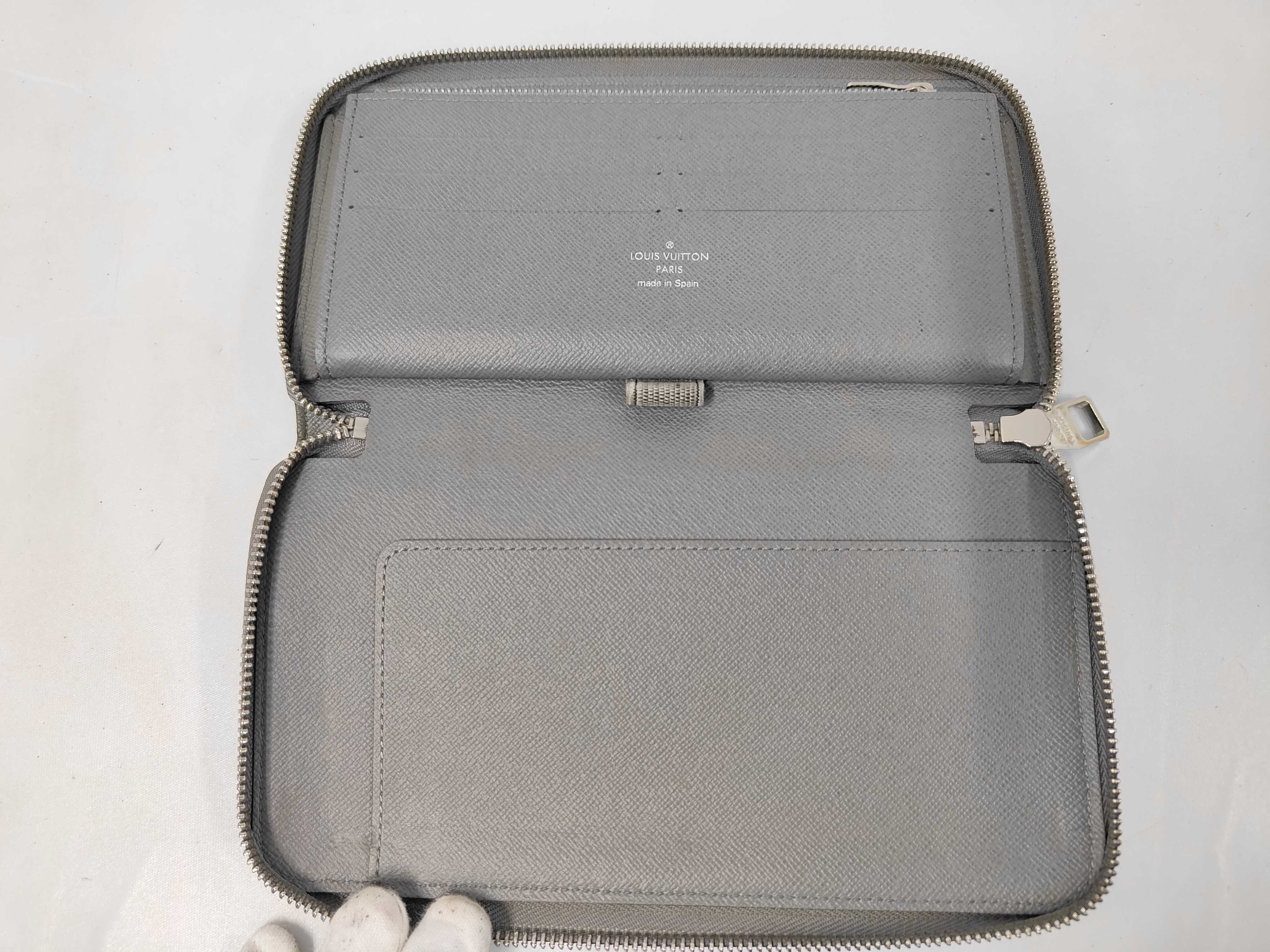 Taiga Zippy Organizer Gray M30517 CA2135 Louis Vuitton Wallet — view 7