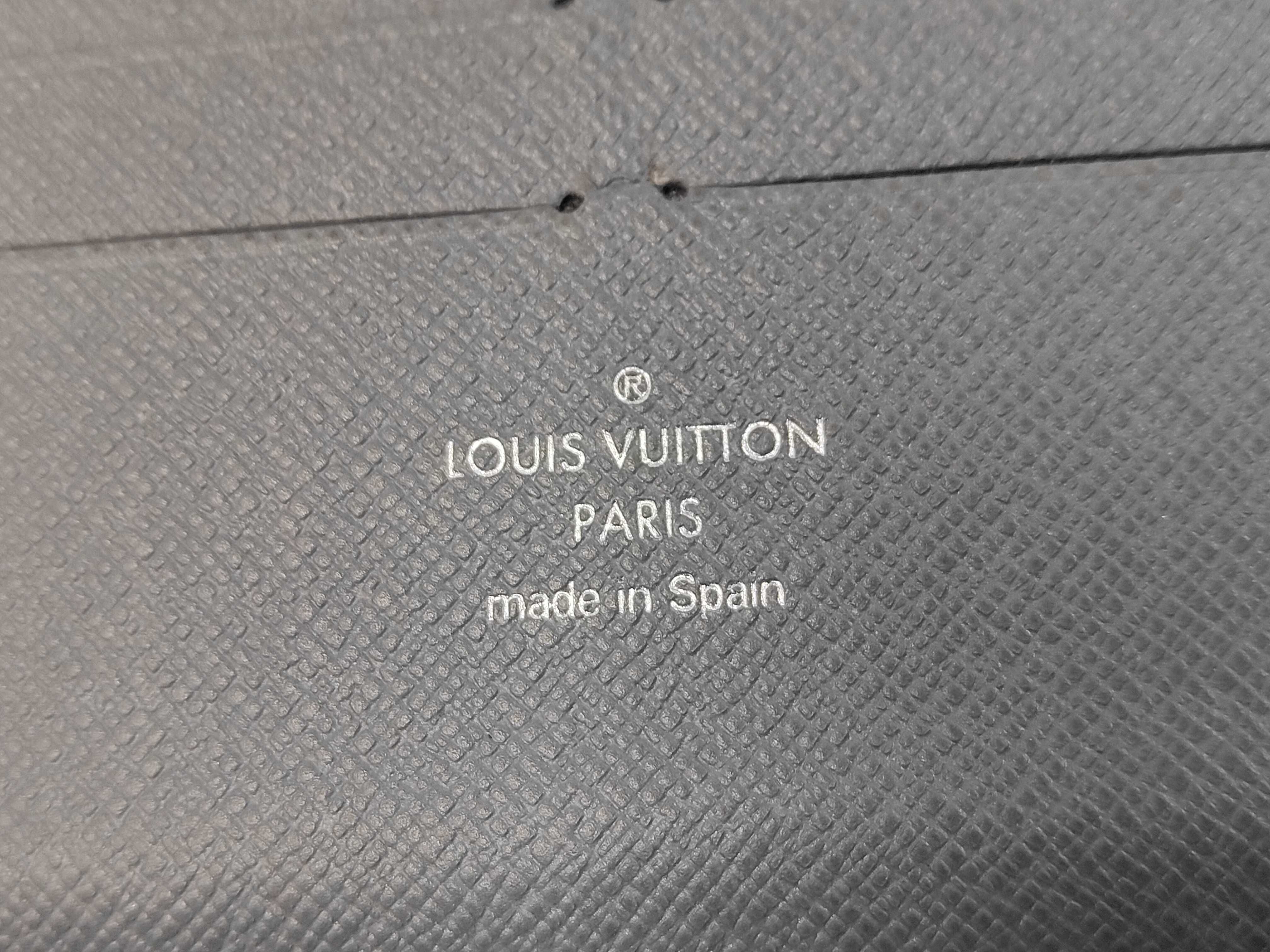 Taiga Zippy Organizer Gray M30517 CA2135 Louis Vuitton Wallet — view 8
