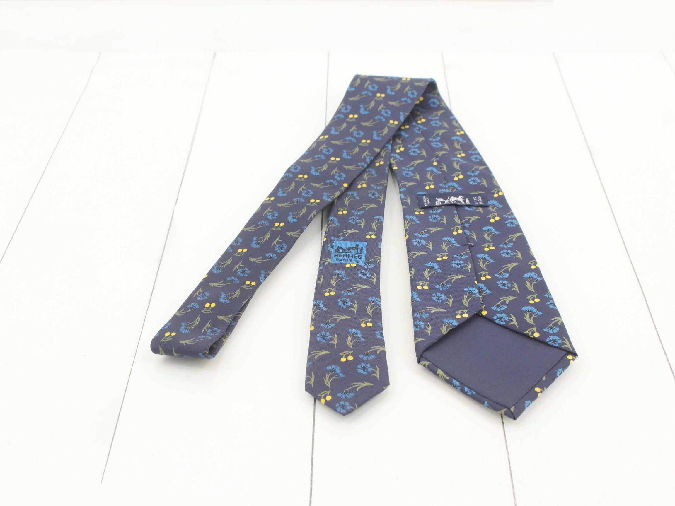 Necktie, floral and berry pattern, navy, silk — view 2