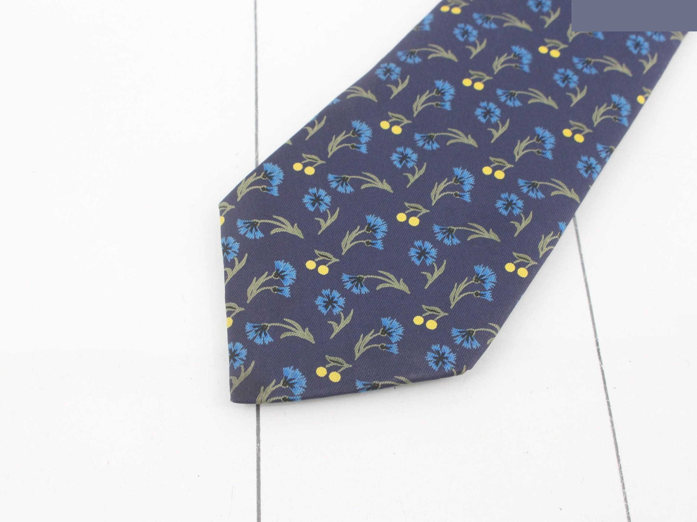 Necktie, floral and berry pattern, navy, silk — view 3