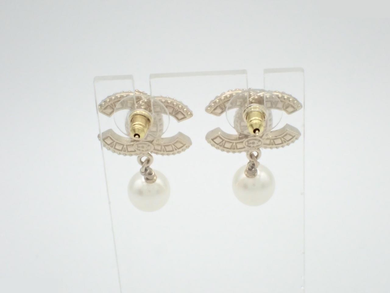 Earrings, B25V, Coco Mark, Stone, Pearl, Width 2.2cm, Height 3.5cm — view 2