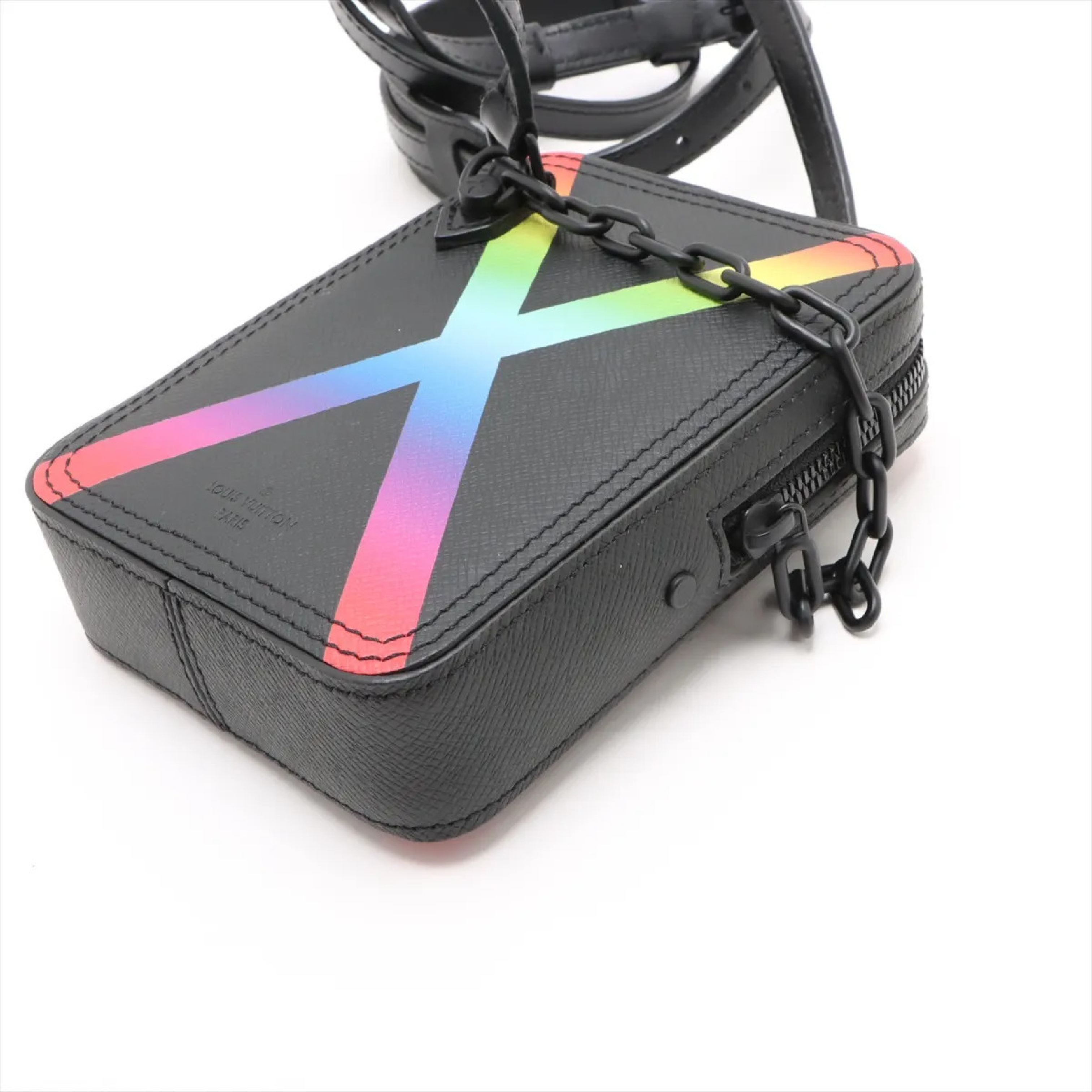 Taiga Rainbow Danube Messenger M30332 (RFID detected) Shoulder Bag — view 3