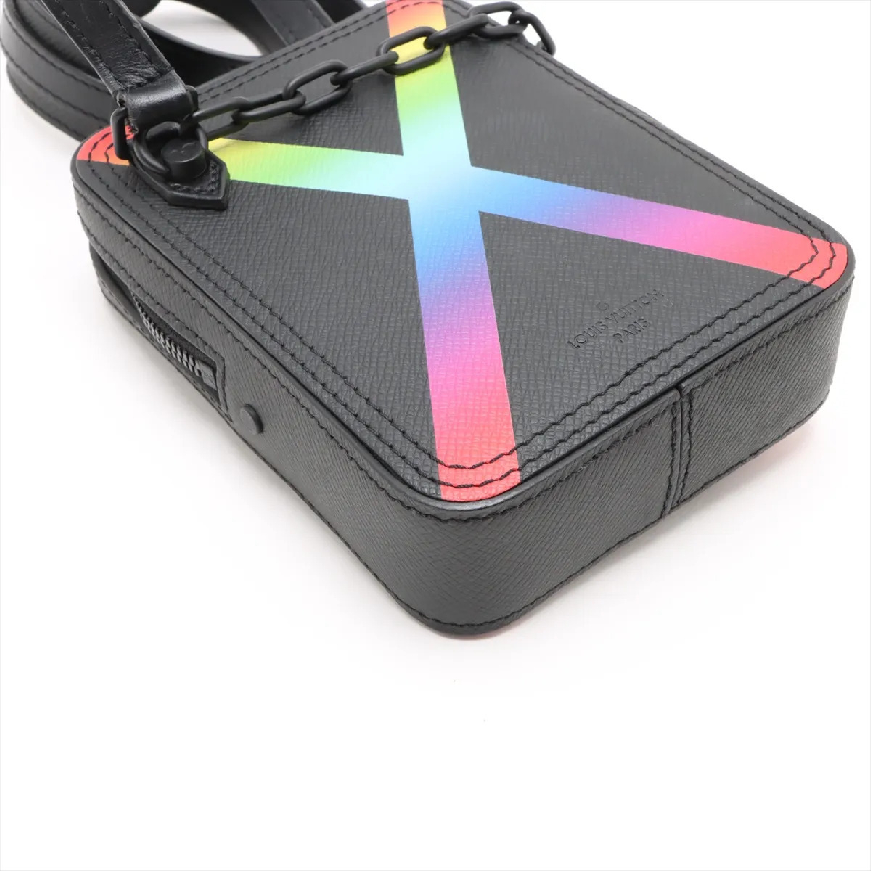 Taiga Rainbow Danube Messenger M30332 (RFID detected) Shoulder Bag — view 4