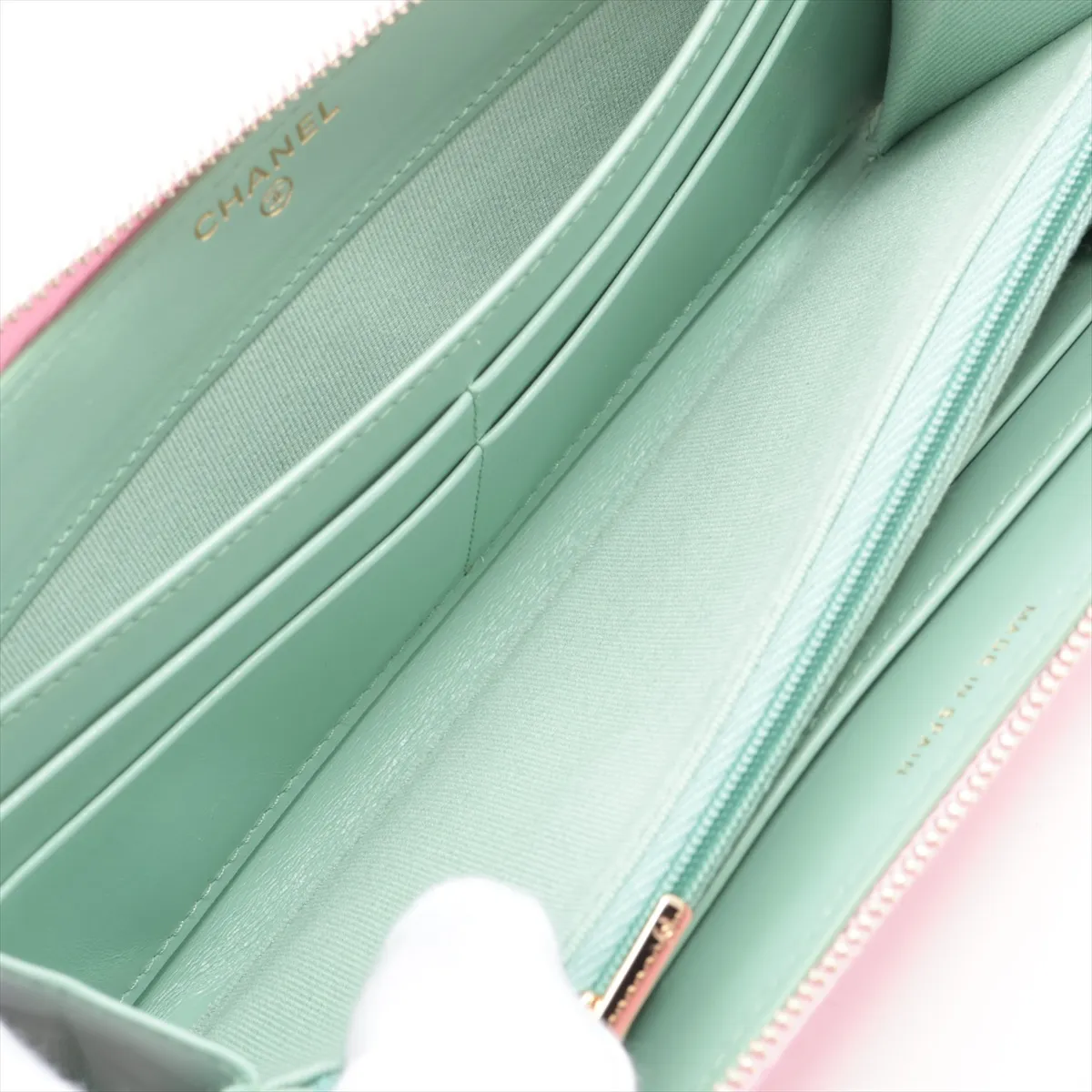 Matelassé Caviar Skin Round Zip Wallet, Pink with Gold Hardware, N697342E — view 5