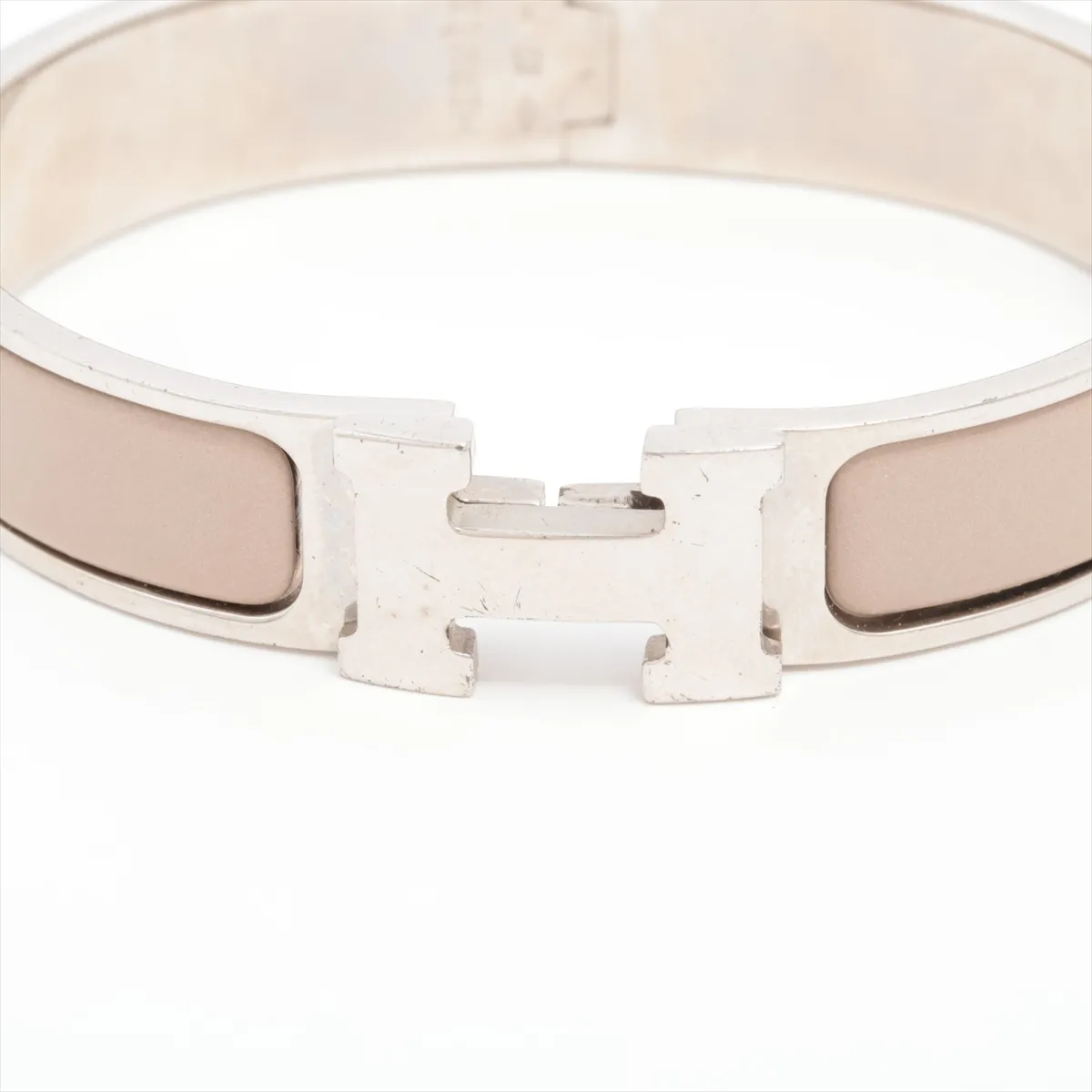 Click Crack H bangle bracelet enamel x metal greige x silver dents scratches dullness dirt discoloration peeling — view 3