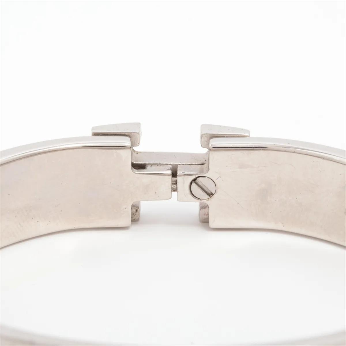 Click Crack H bangle bracelet enamel x metal greige x silver dents scratches dullness dirt discoloration peeling — view 4