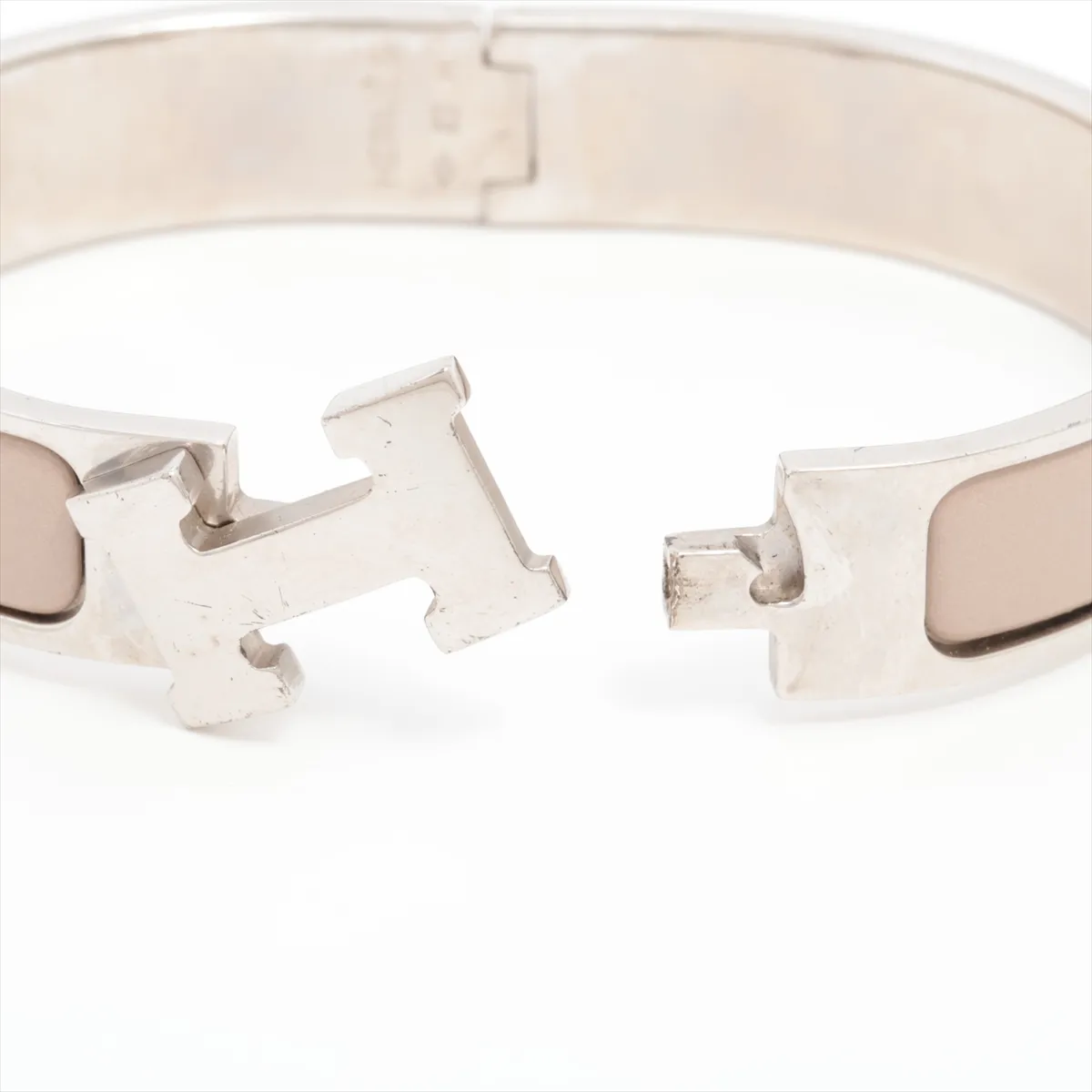 Click Crack H bangle bracelet enamel x metal greige x silver dents scratches dullness dirt discoloration peeling — view 5