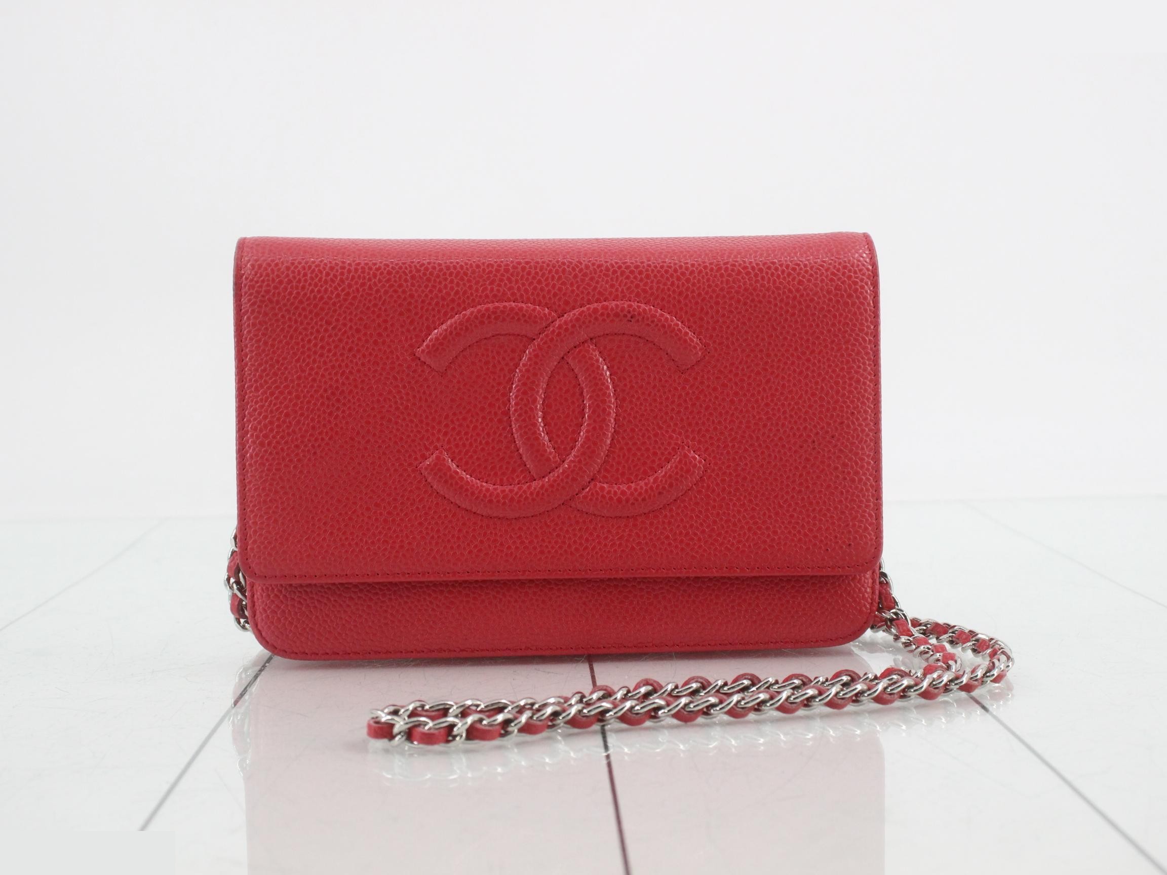 Caviar skin chain shoulder bag