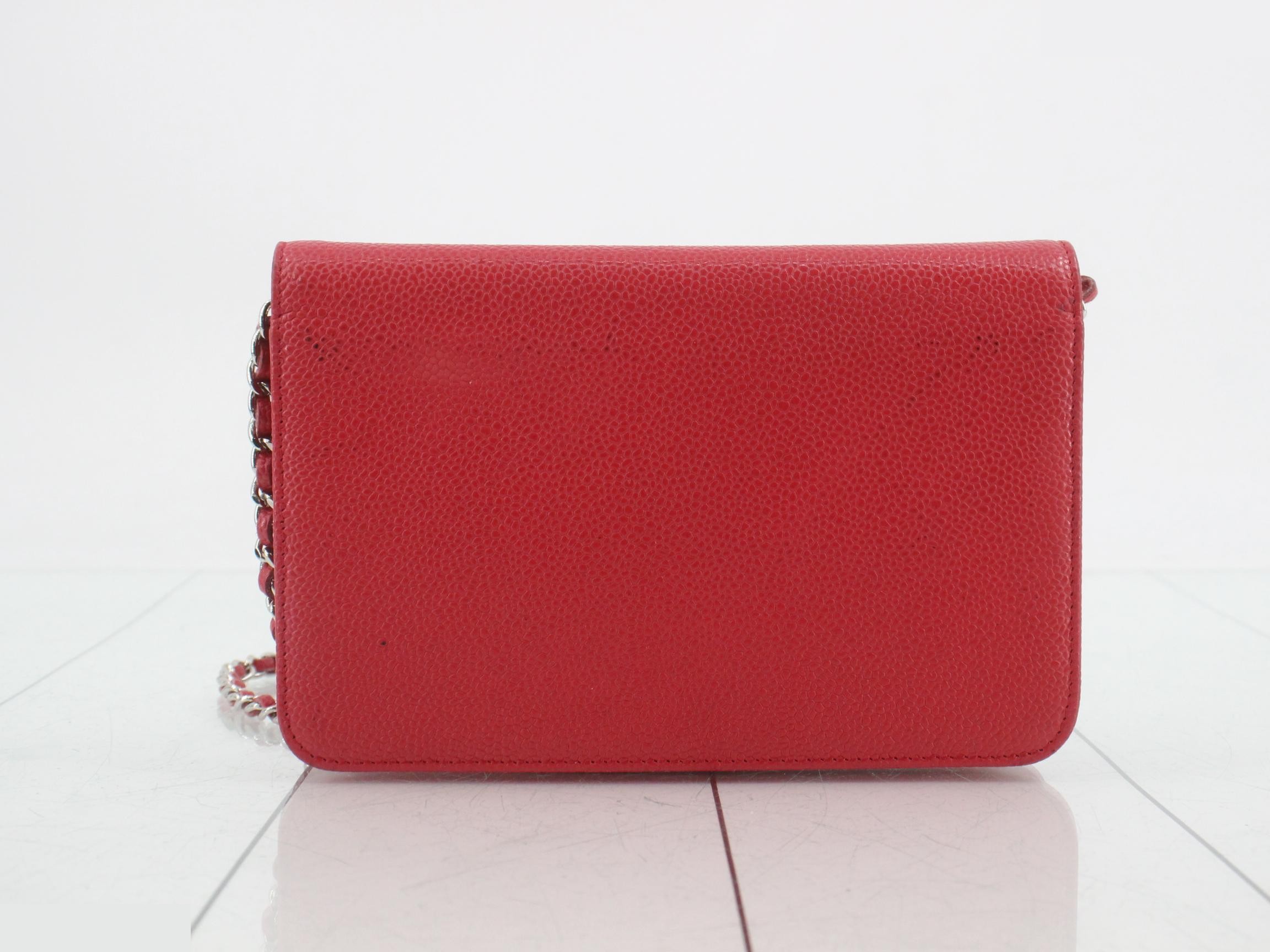 Caviar skin chain shoulder bag — view 2