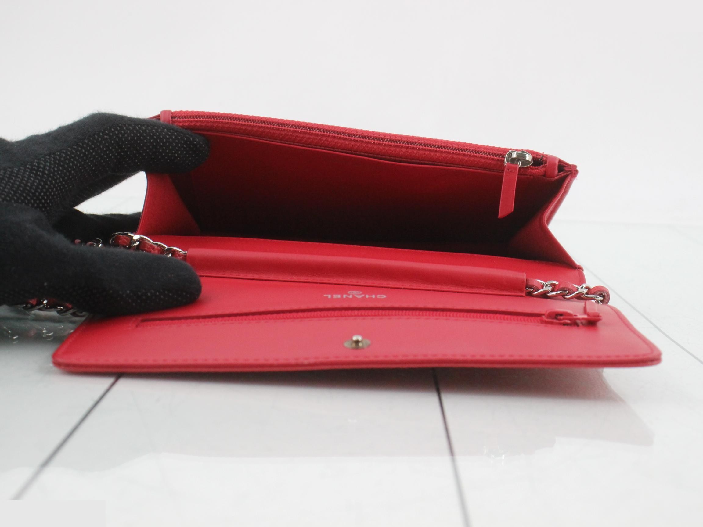 Caviar skin chain shoulder bag — view 4