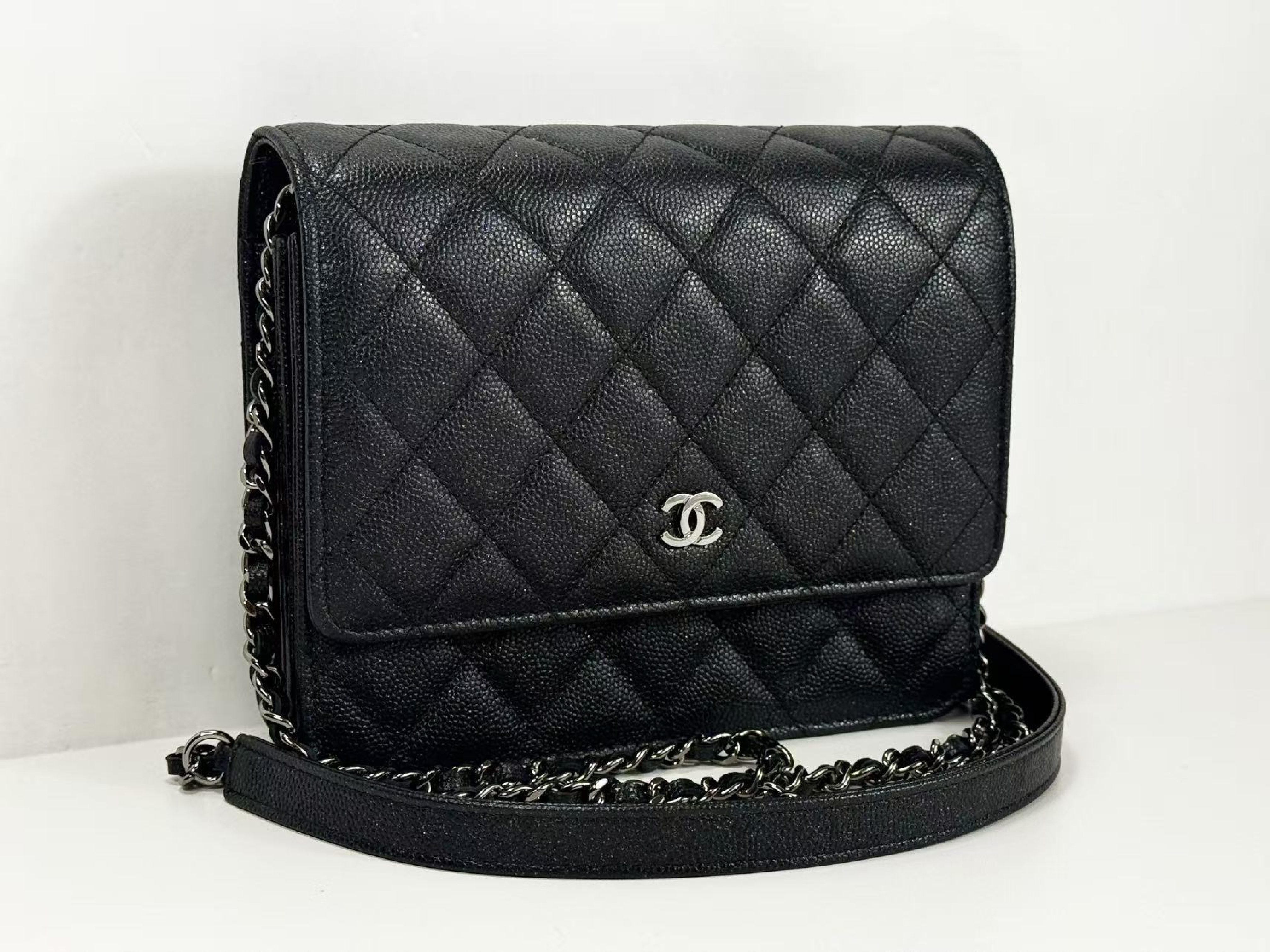 Black Caviar Skin Matelassé WOC W17/H14/D4cm approx. 24 series [Box, dust bag, authenticity card, seal included] Black silver hardware Shoulder bag 24945779 — view 2