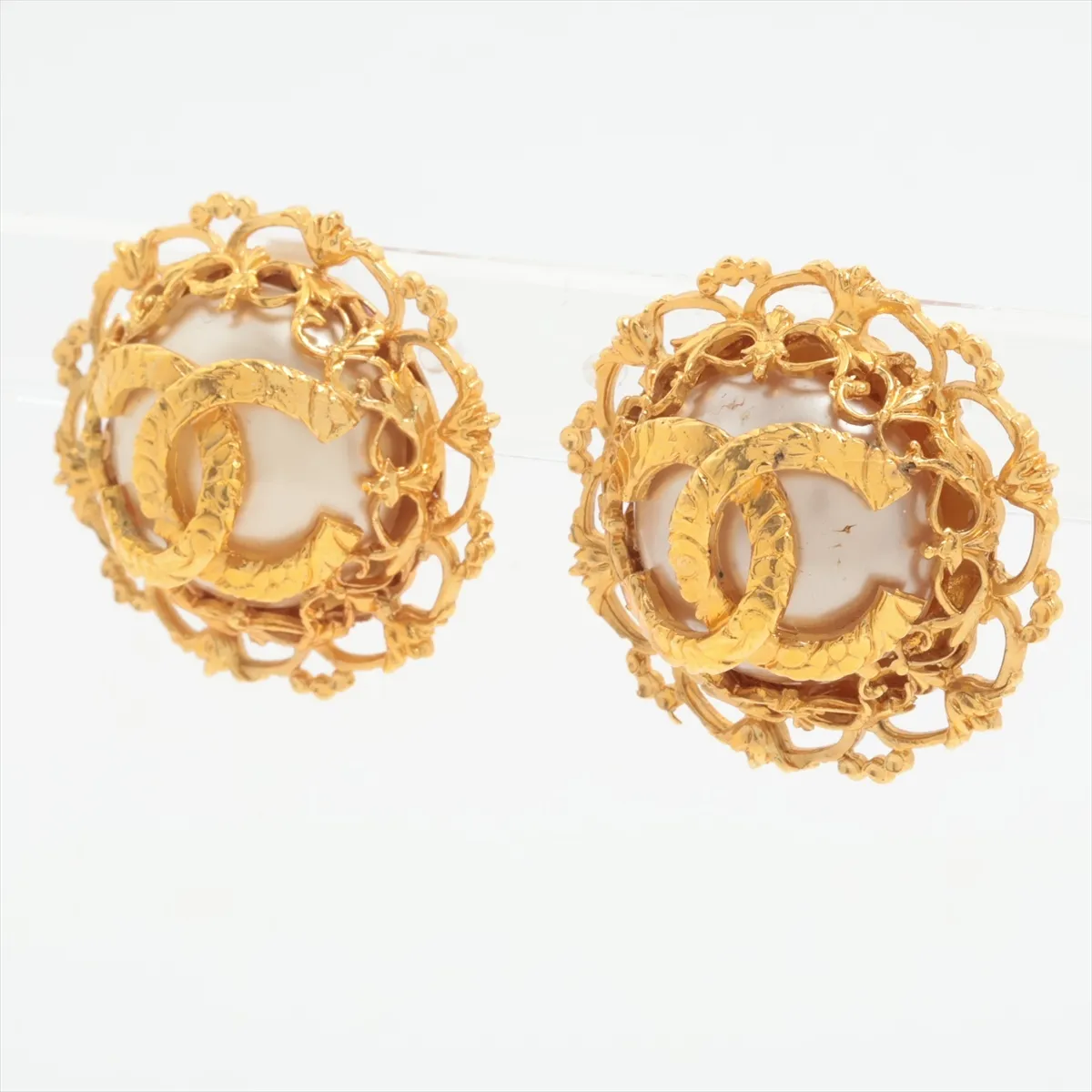 Coco Mark 29 Earrings (for both ears) GP x Faux Pearl Gold. Shows signs of wear: — view 3