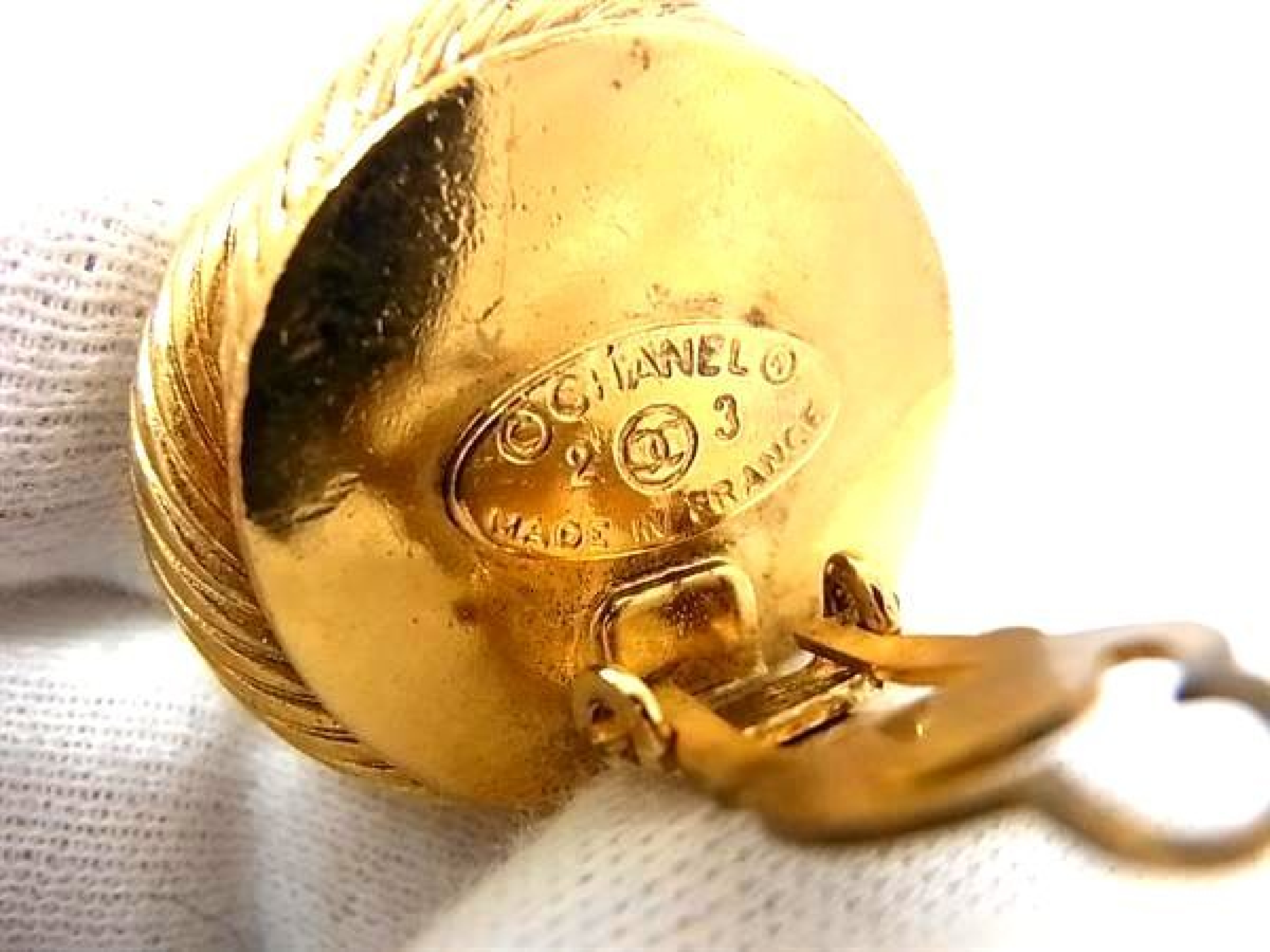 23 Coco Mark Clip-on Earring (Single Earring) - Women's Accessory - Gold Tone x Blue Tone - HD0337 Earring — view 3
