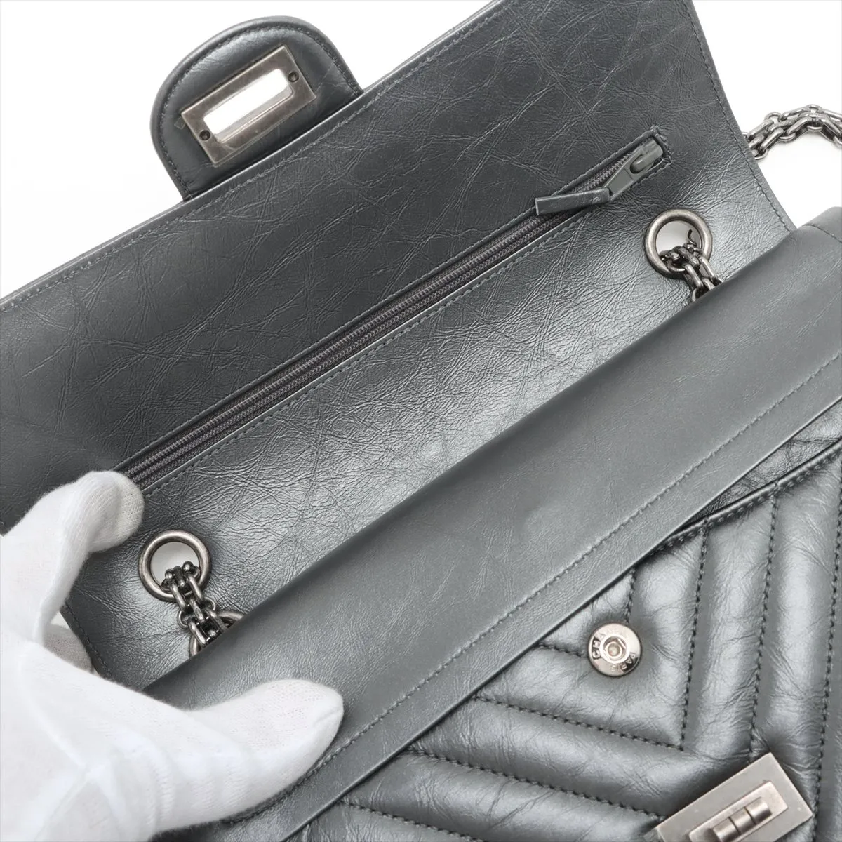 2.55 Vintage Calf Double Flap Double Chain Bag Chevron Silver Gunmetal Hardware T0NAJNA3 Random Plate — view 13