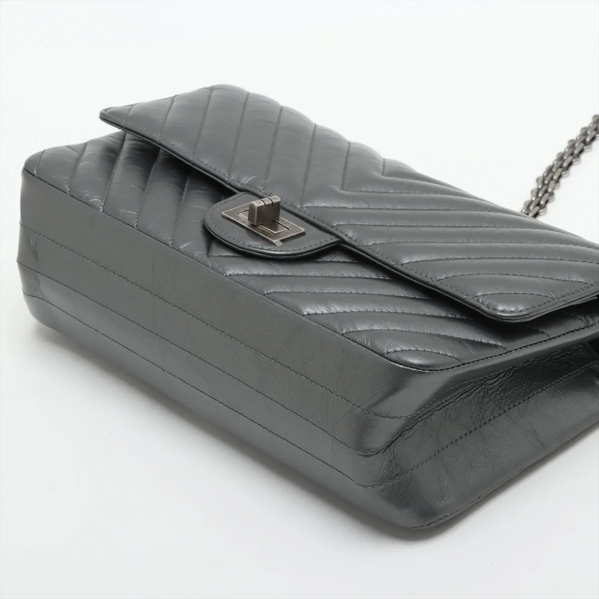 2.55 Vintage Calf Double Flap Double Chain Bag Chevron Silver Gunmetal Hardware T0NAJNA3 Random Plate — view 3