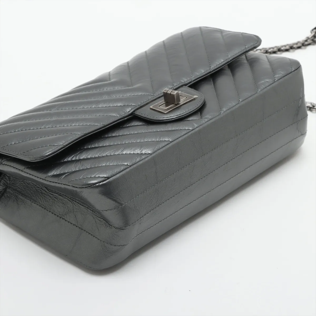 2.55 Vintage Calf Double Flap Double Chain Bag Chevron Silver Gunmetal Hardware T0NAJNA3 Random Plate — view 4