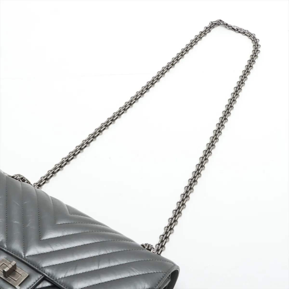 2.55 Vintage Calf Double Flap Double Chain Bag Chevron Silver Gunmetal Hardware T0NAJNA3 Random Plate — view 5