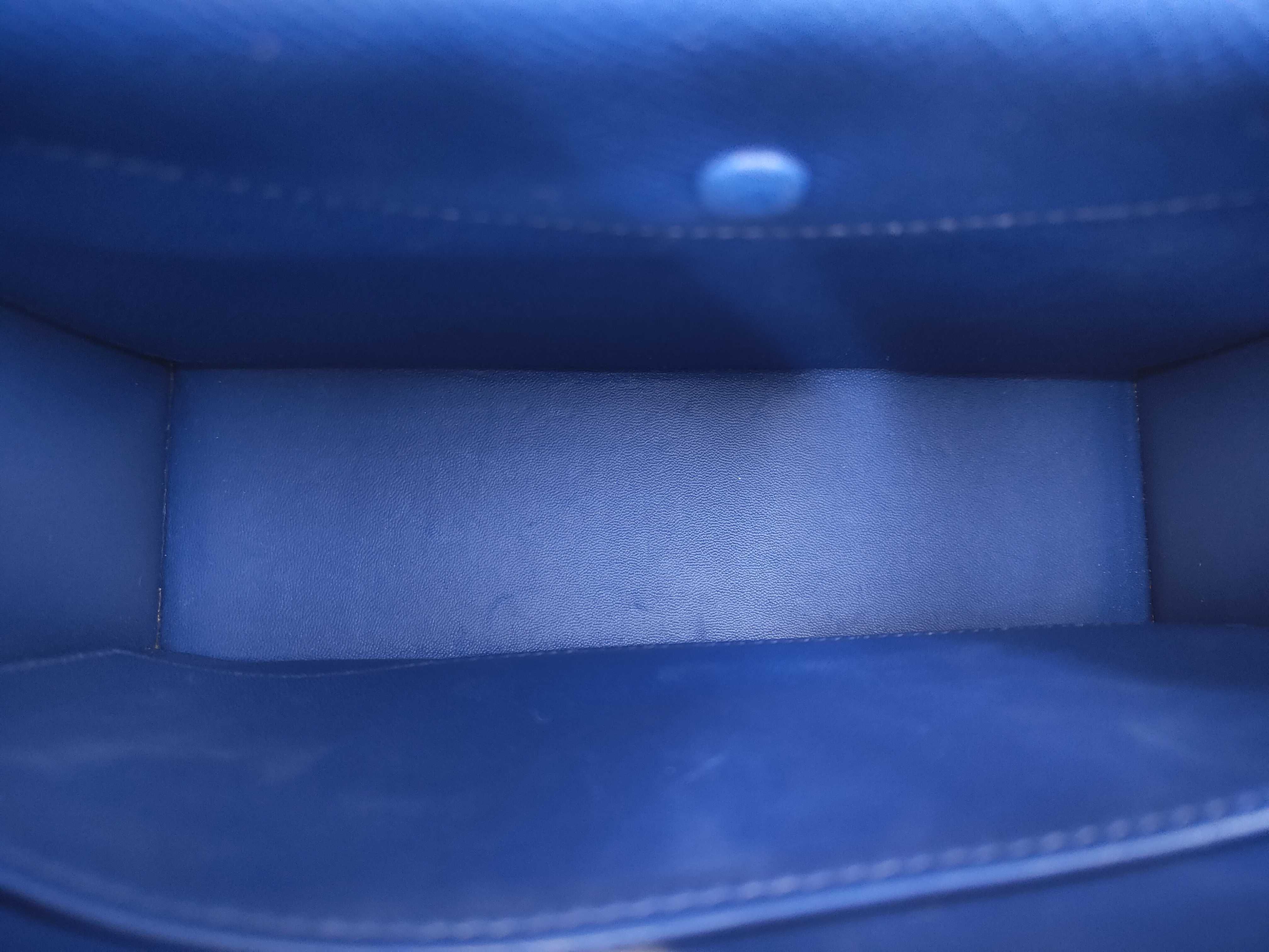 Veroux 23 Epsom Blue Saphir A Stamp SV Shoulder Bag — view 10