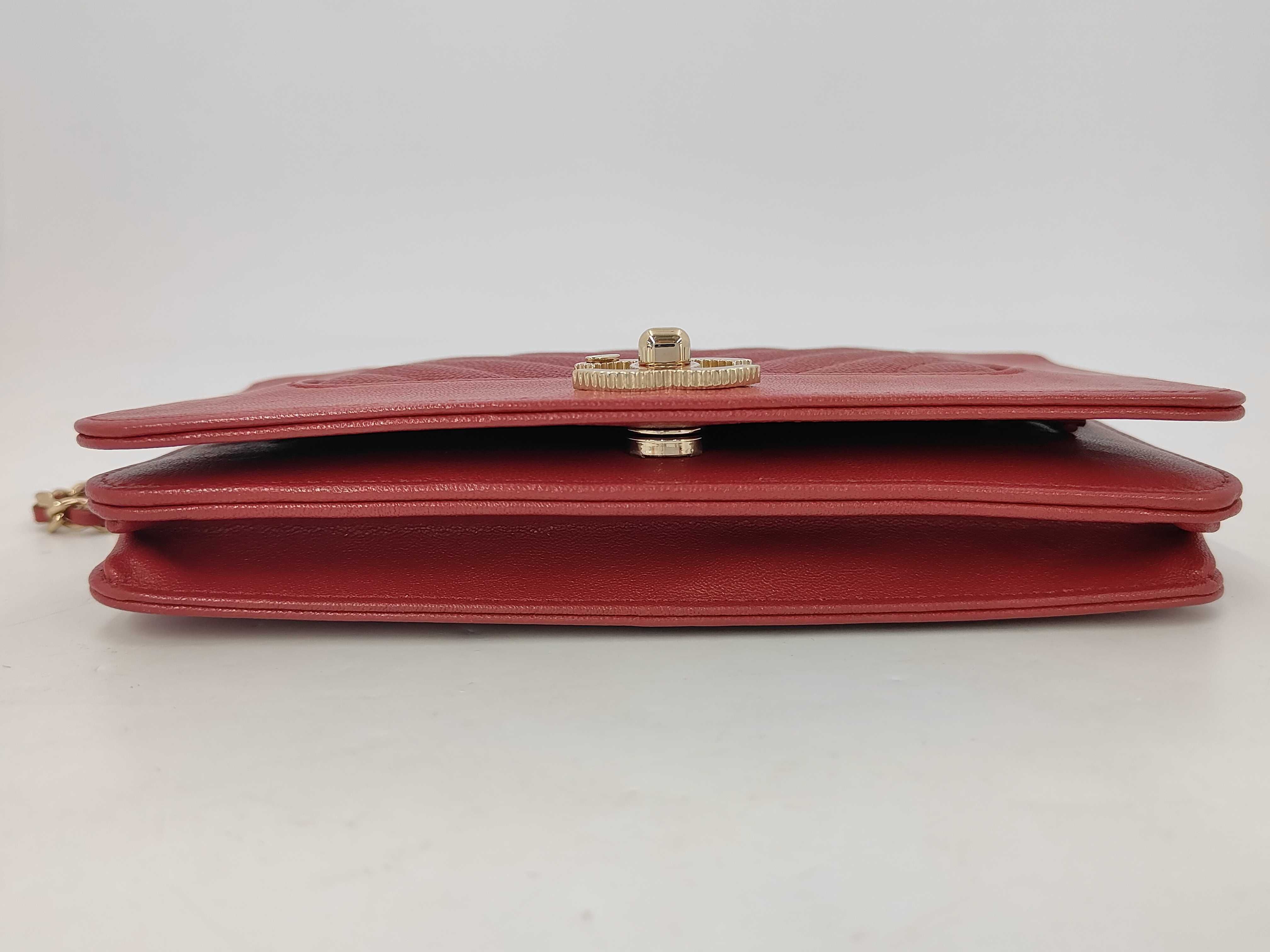Matelassé Caviar Skin Chain Wallet Shoulder Bag — view 4