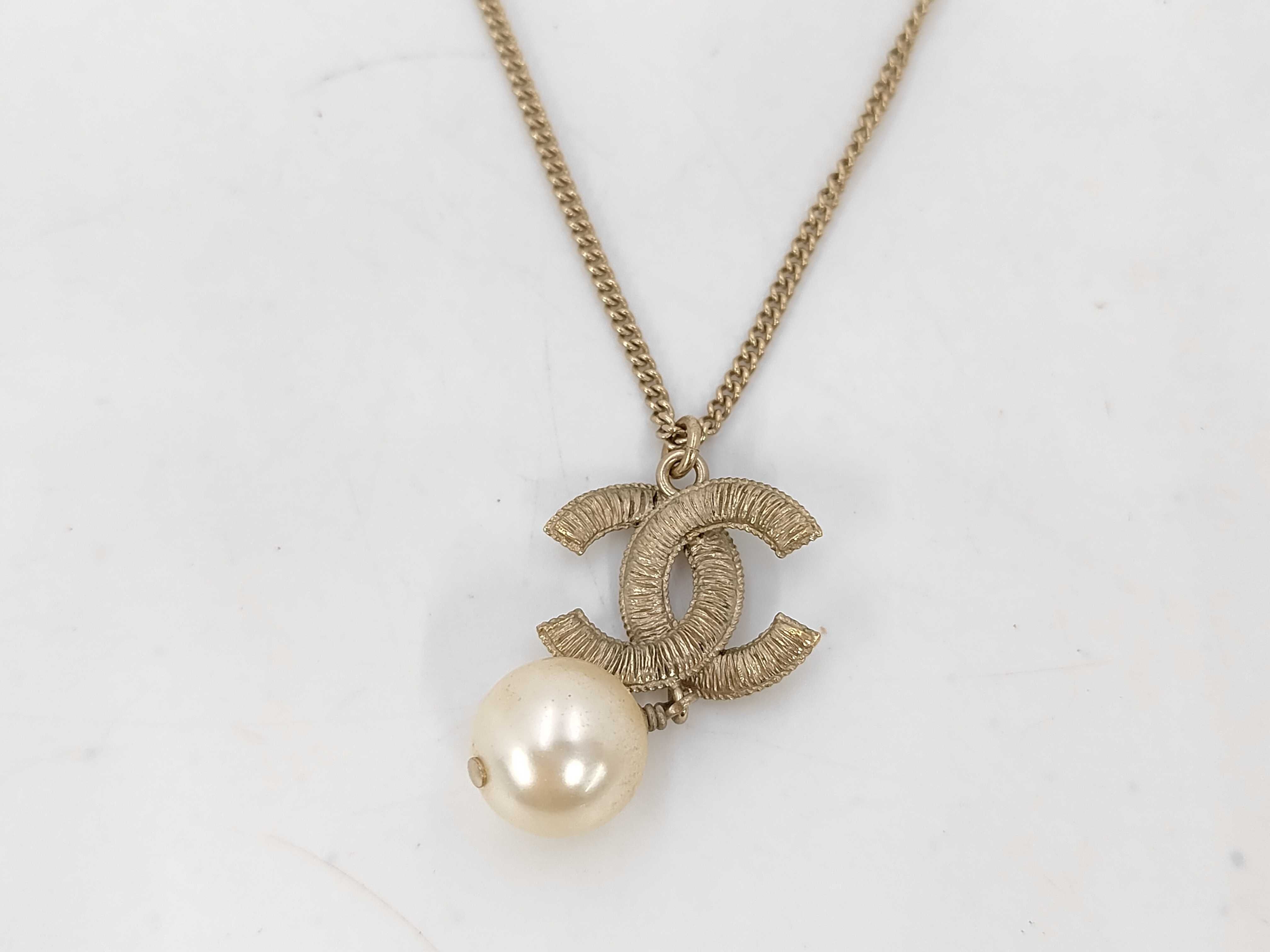 necklace — view 3