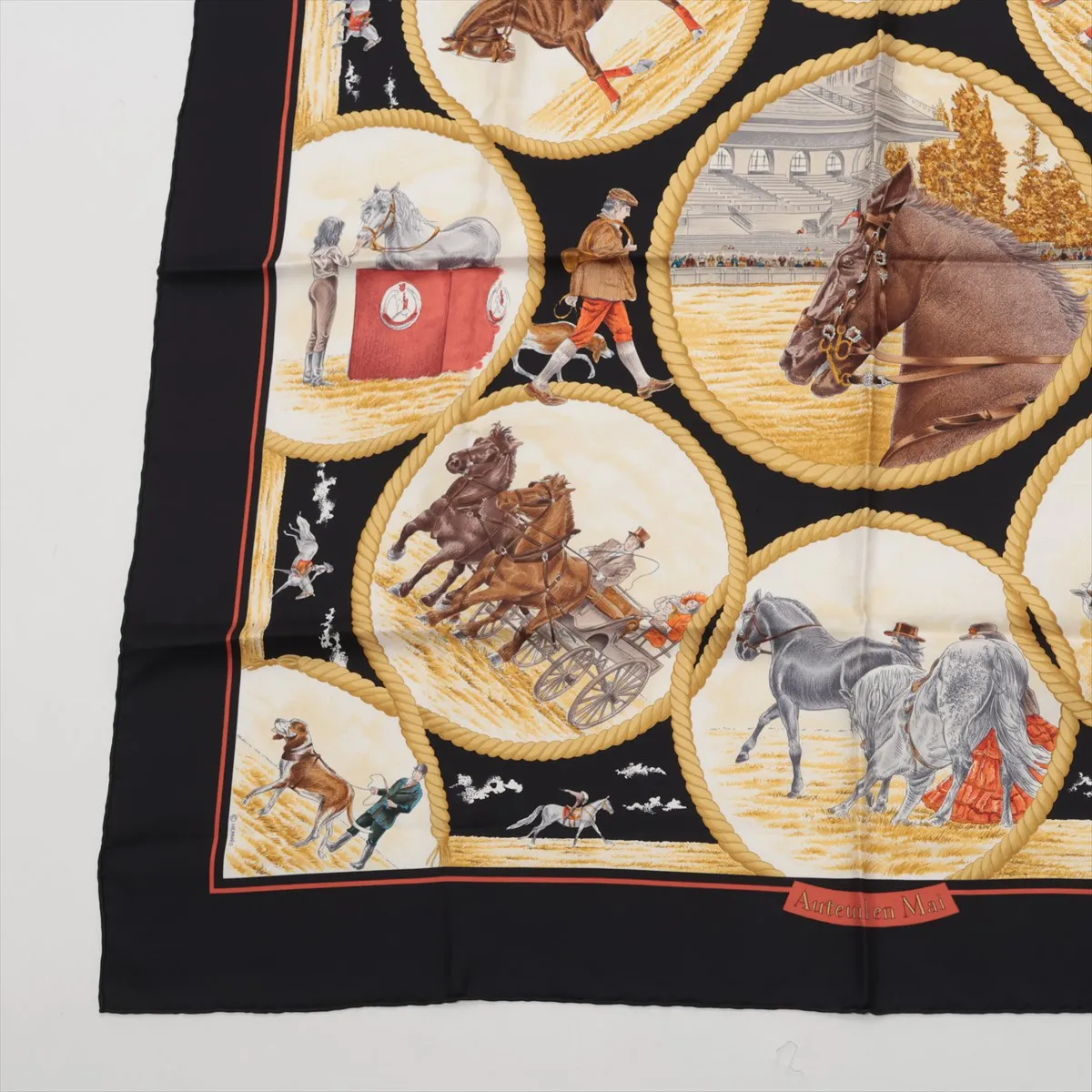 Carre 90 Auteuil en Mai Auteuil May Scarf Silk Black — view 5