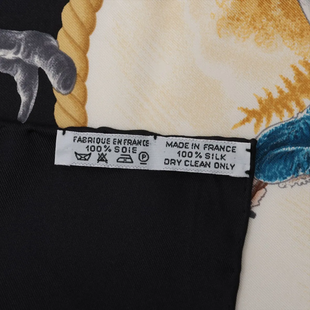 Carre 90 Auteuil en Mai Auteuil May Scarf Silk Black — view 6
