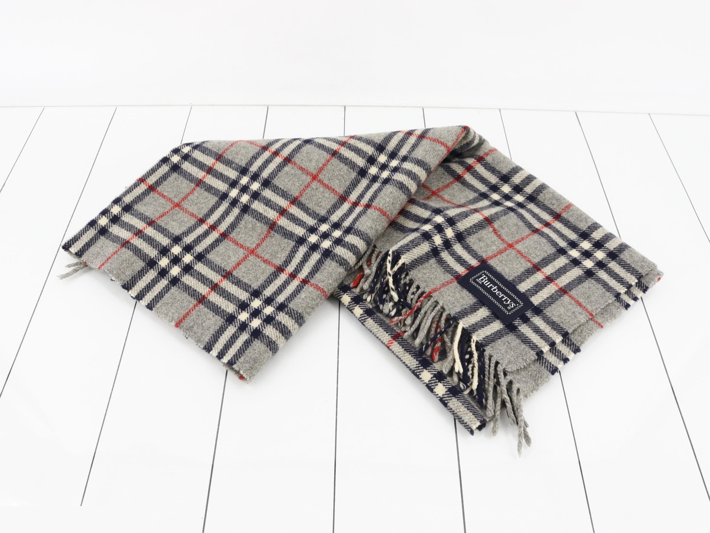 Other lines: accessories, small items, and shawls — view 2