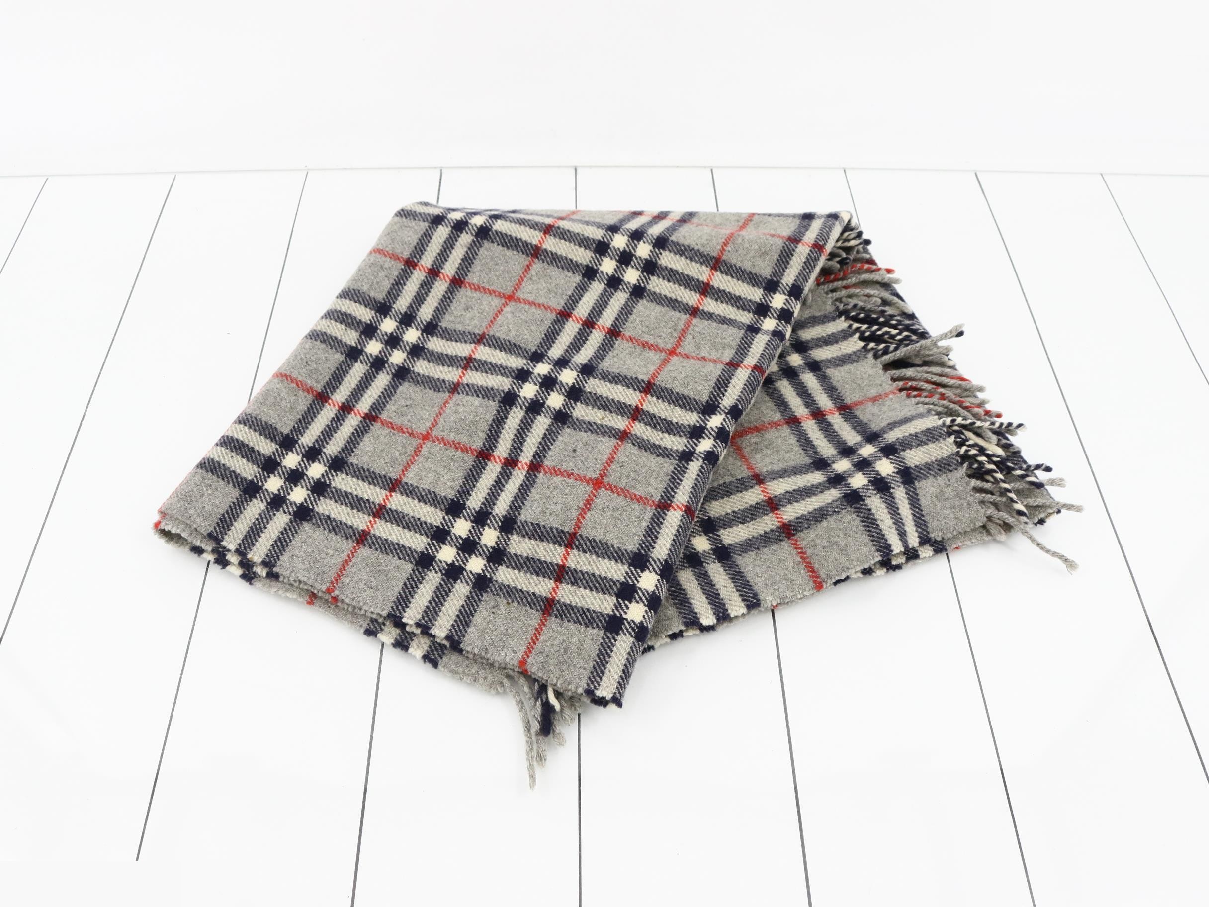 Other lines: accessories, small items, and shawls — view 3