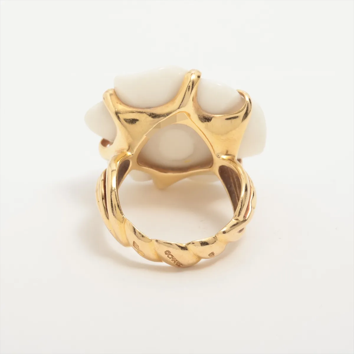 Camellia Chalcedony Ring, 750 (Yellow Gold), 14.8g, 602308. Stone back shows — view 2