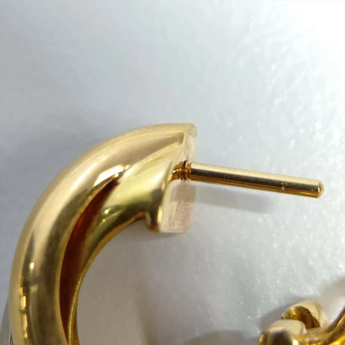 Trinity Earrings 750 (YG x PG x WG) 9.3g J69951 One post is loose. Metal has — view 6