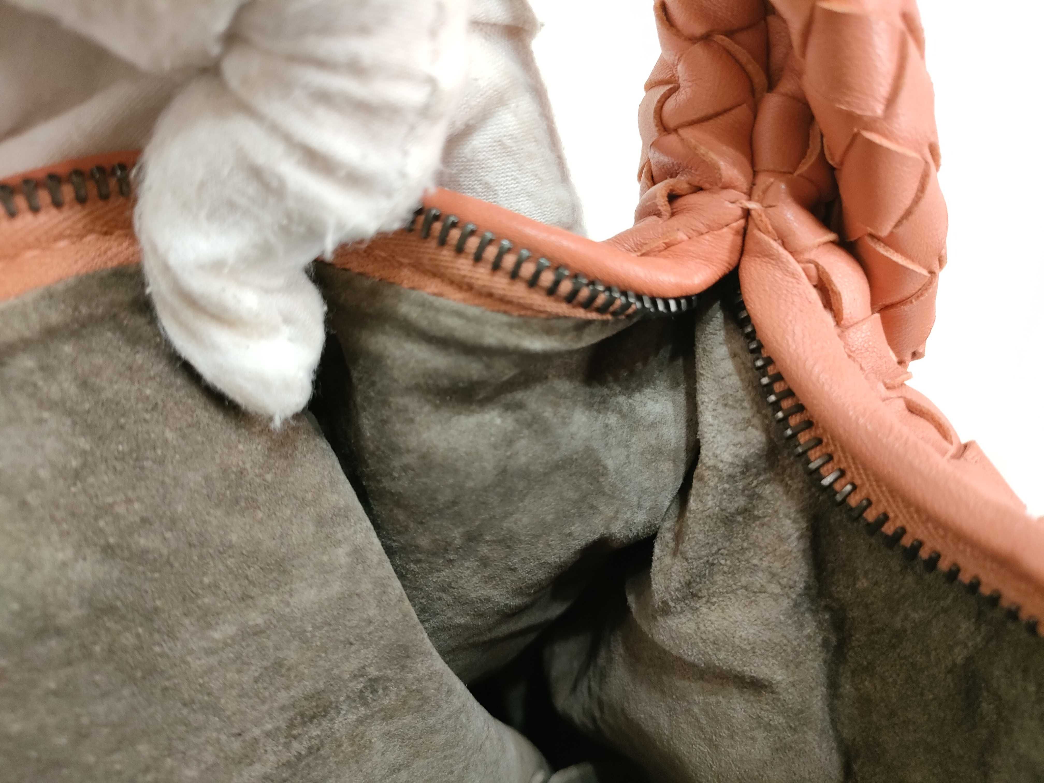 Intrecciato Hobo One-Shoulder Handbag — view 12