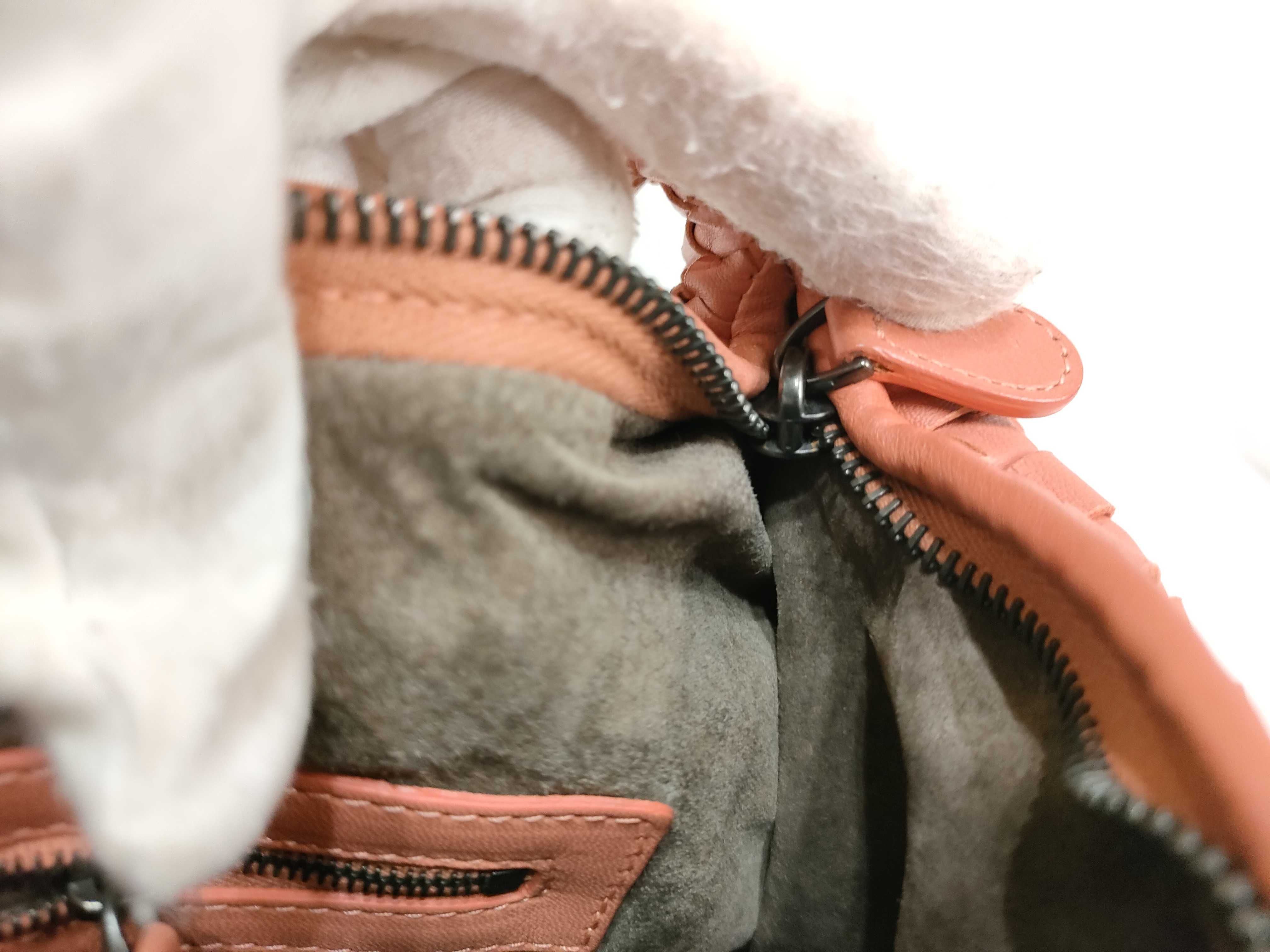 Intrecciato Hobo One-Shoulder Handbag — view 13