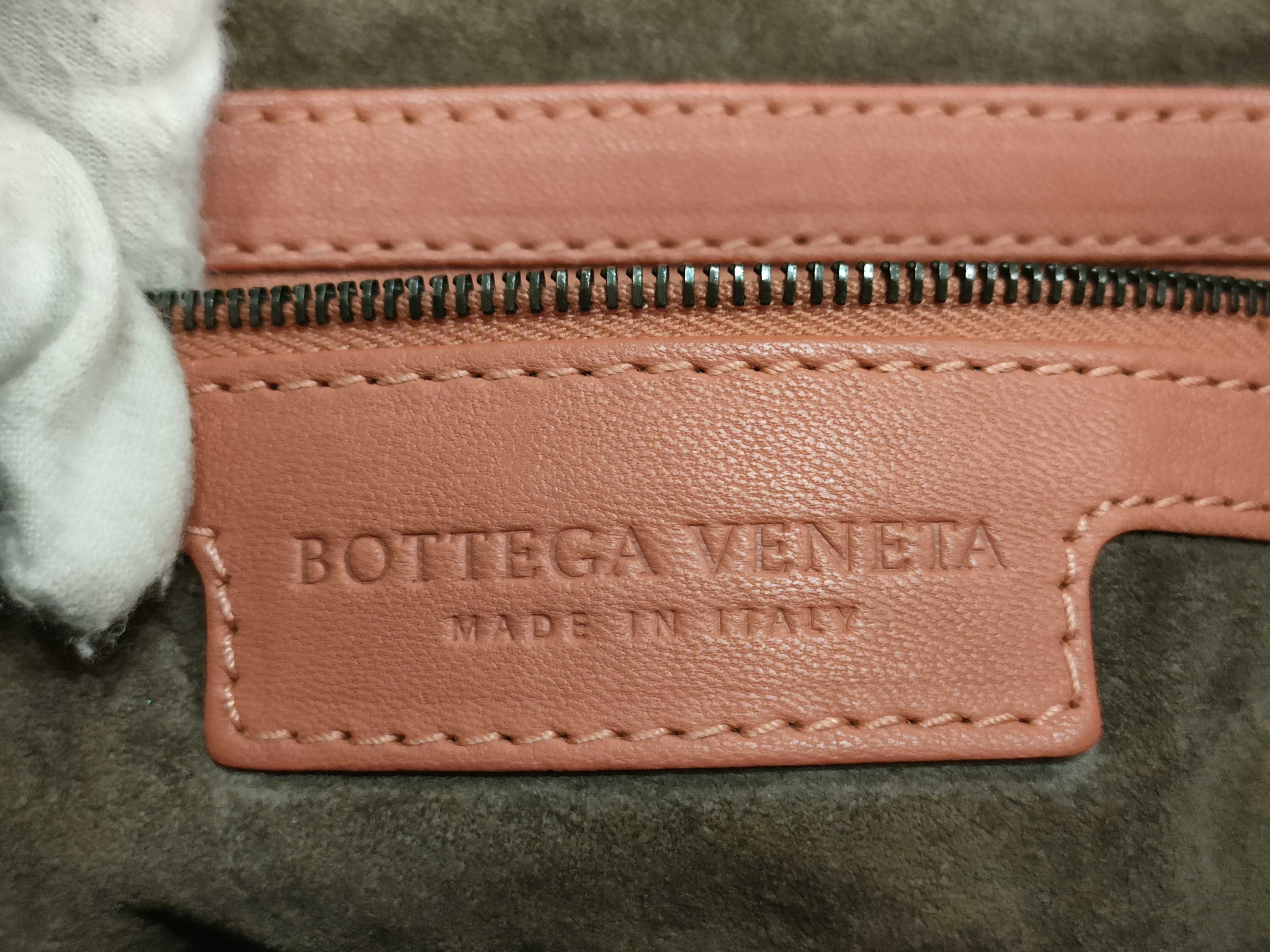 Intrecciato Hobo One-Shoulder Handbag — view 15