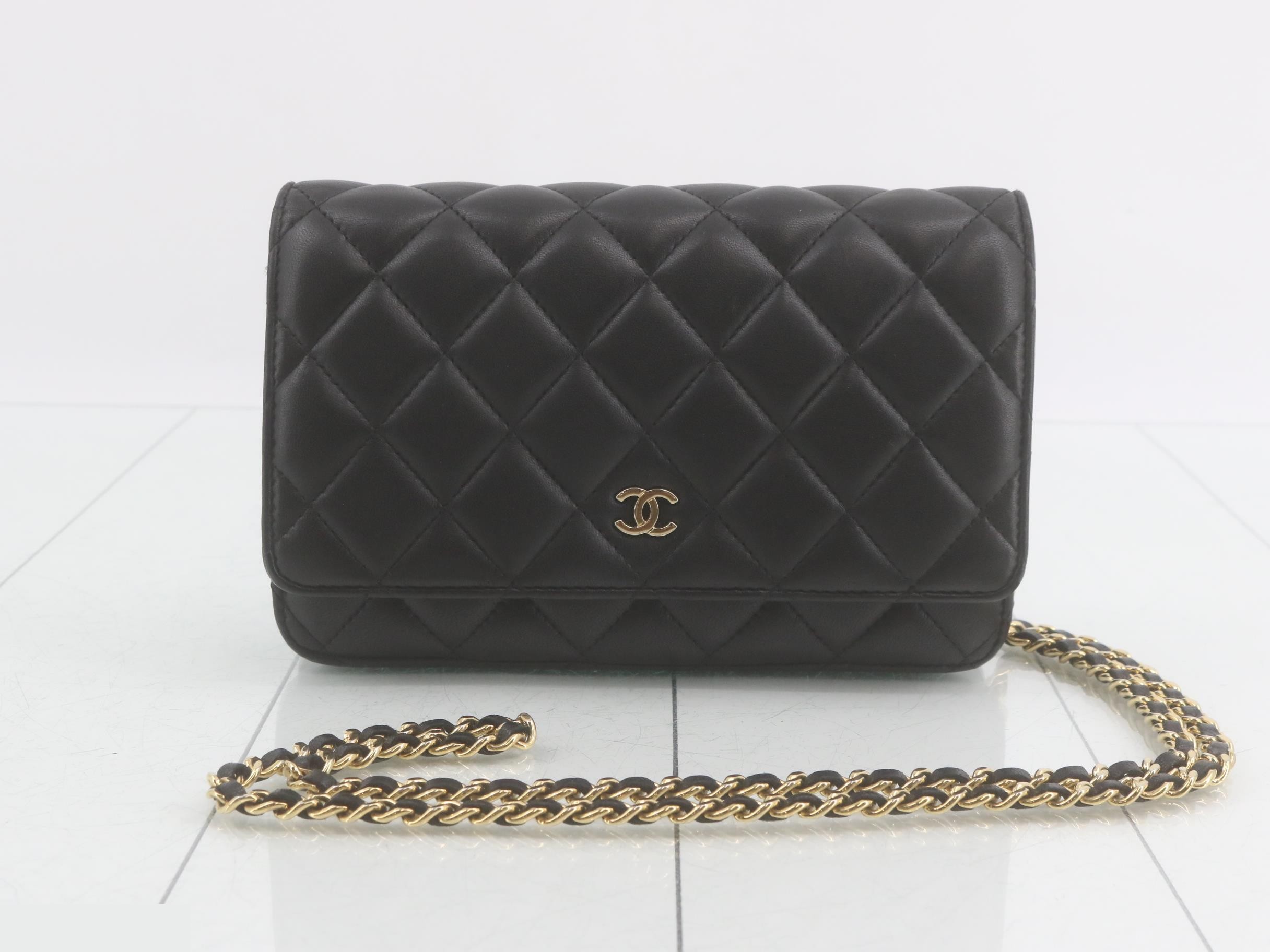 Matelassé Chain Shoulder Bag