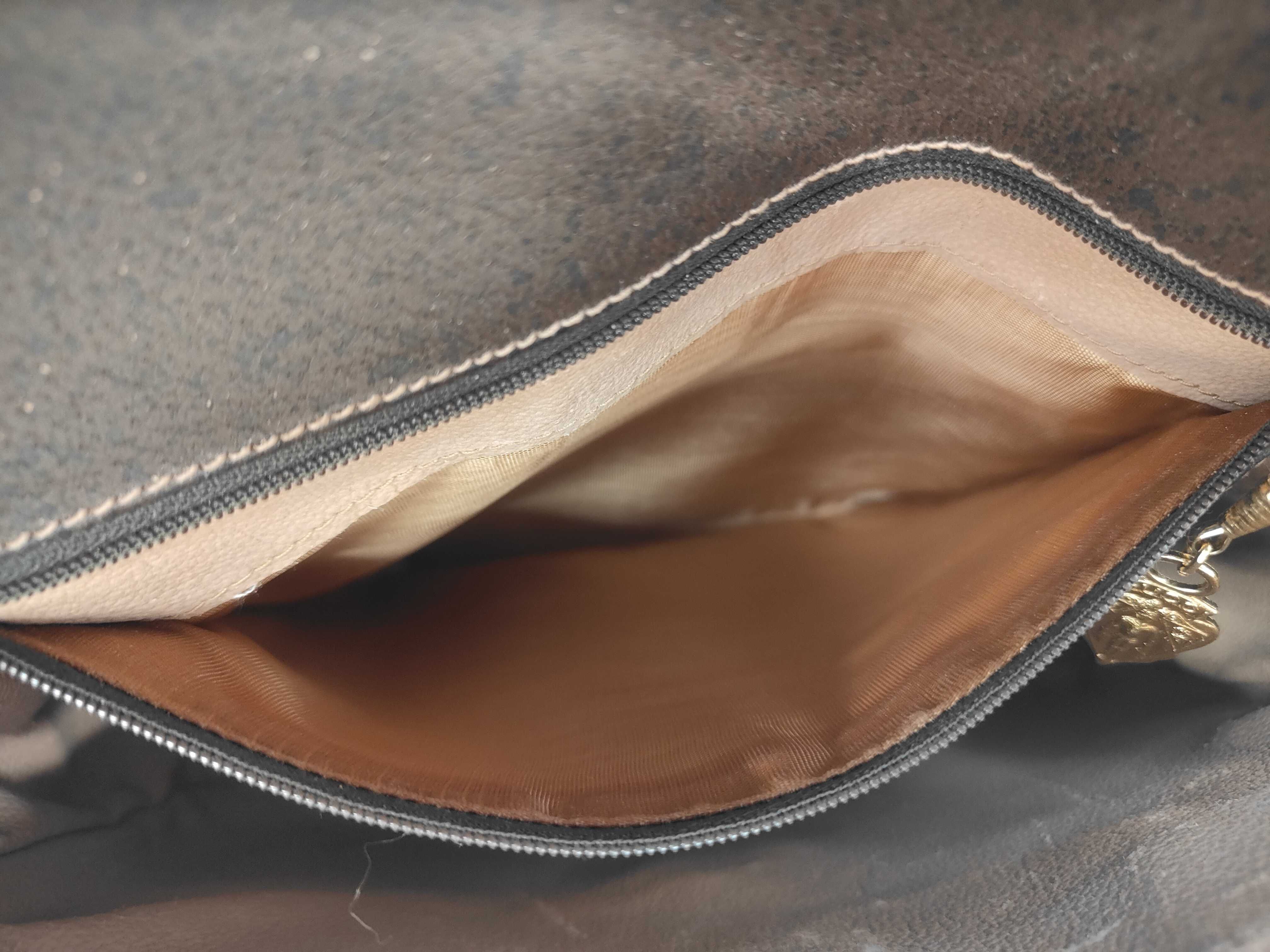 GG Supreme Old Shoulder Bag — view 9