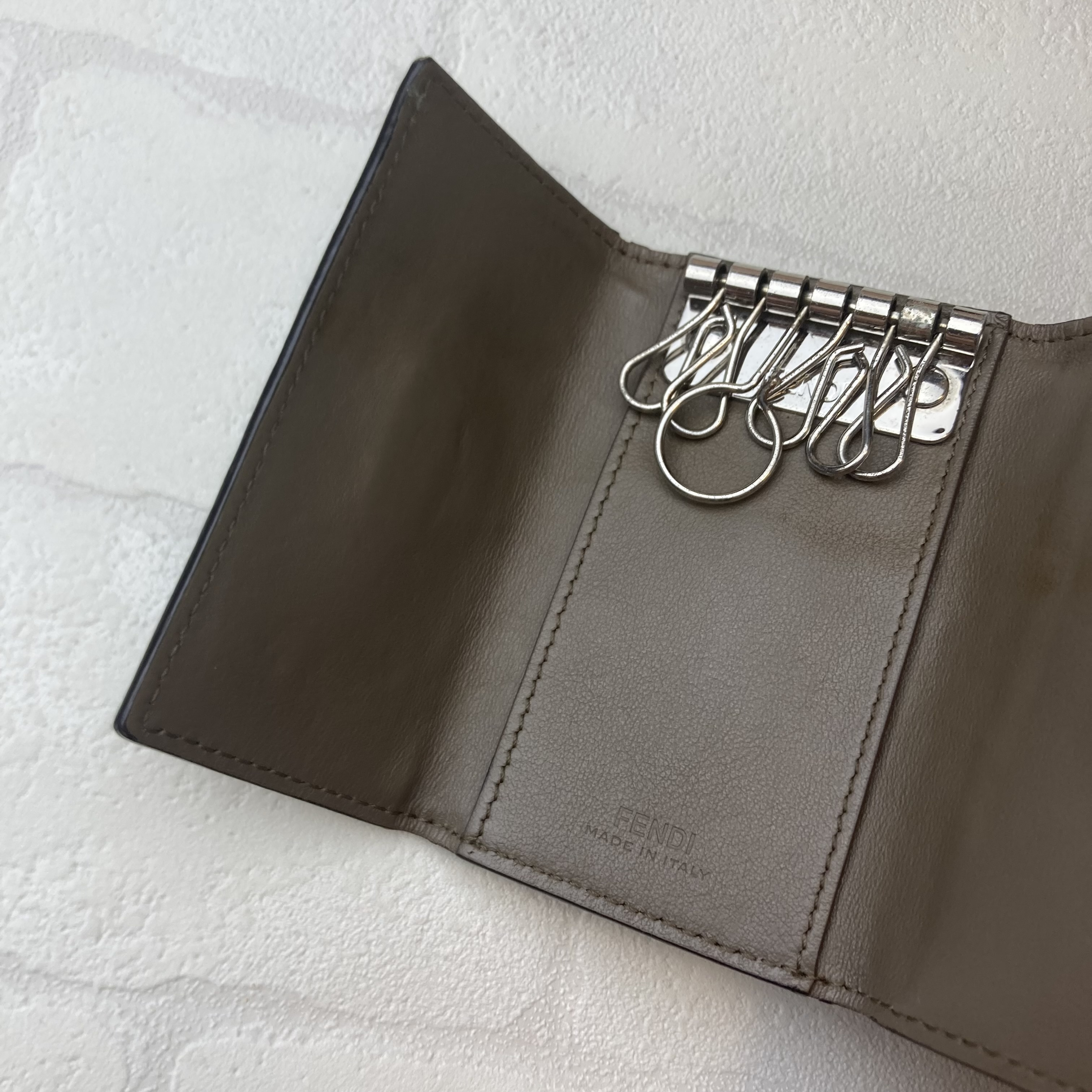 PEEKABOO Leather 6-Key Case — view 11