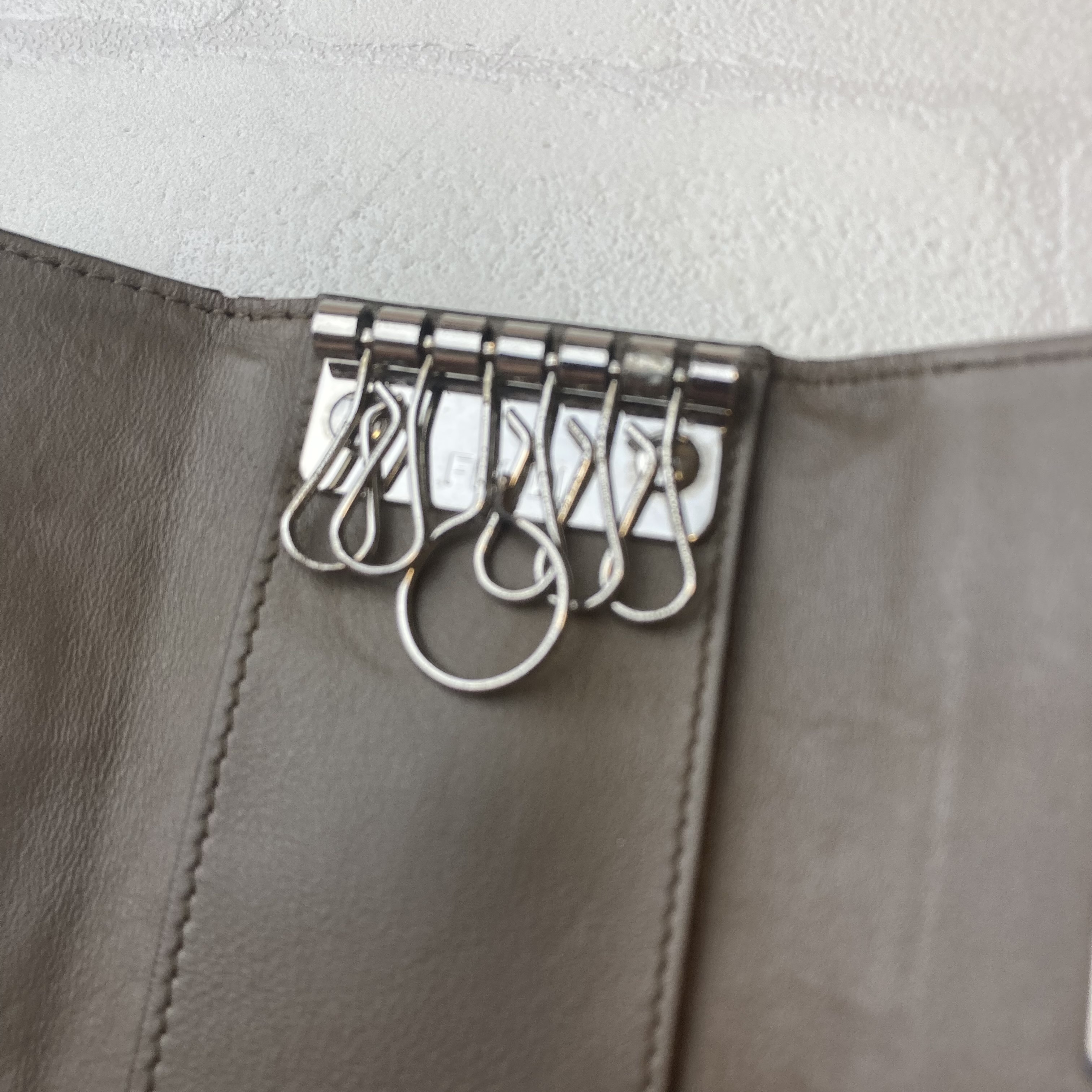 PEEKABOO Leather 6-Key Case — view 12