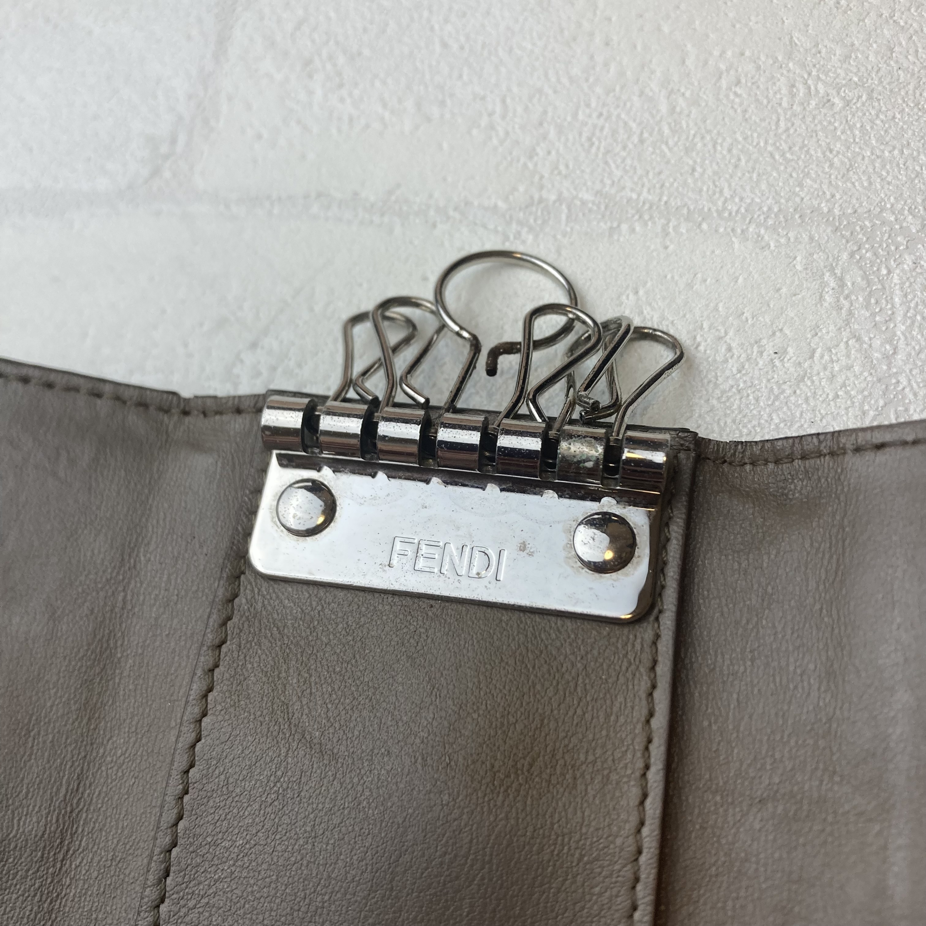 PEEKABOO Leather 6-Key Case — view 13