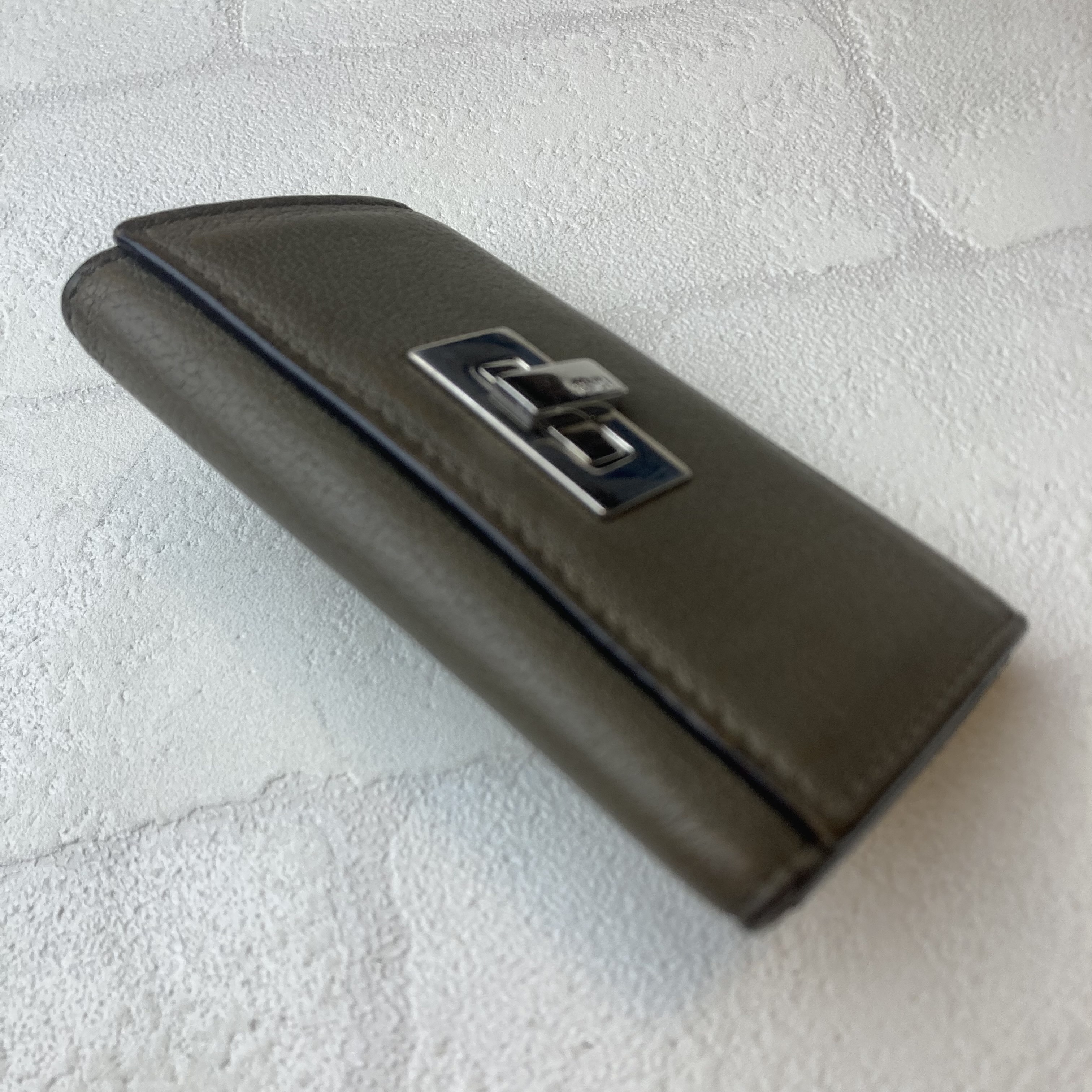 PEEKABOO Leather 6-Key Case — view 5