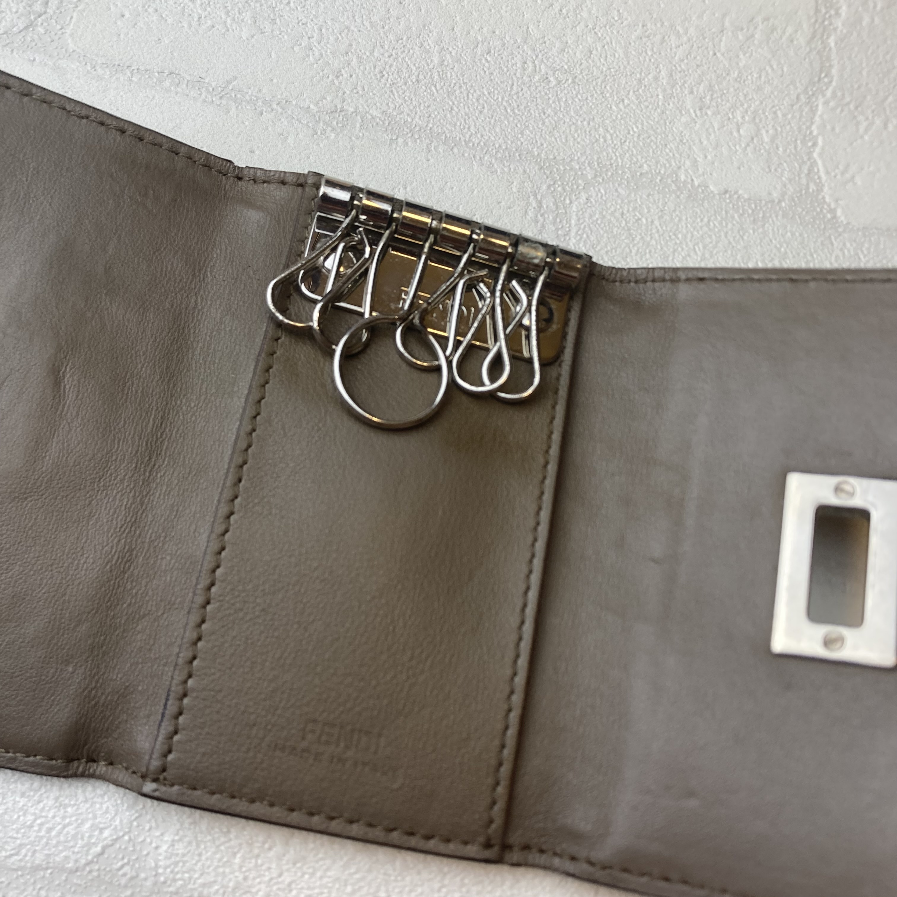 PEEKABOO Leather 6-Key Case — view 9