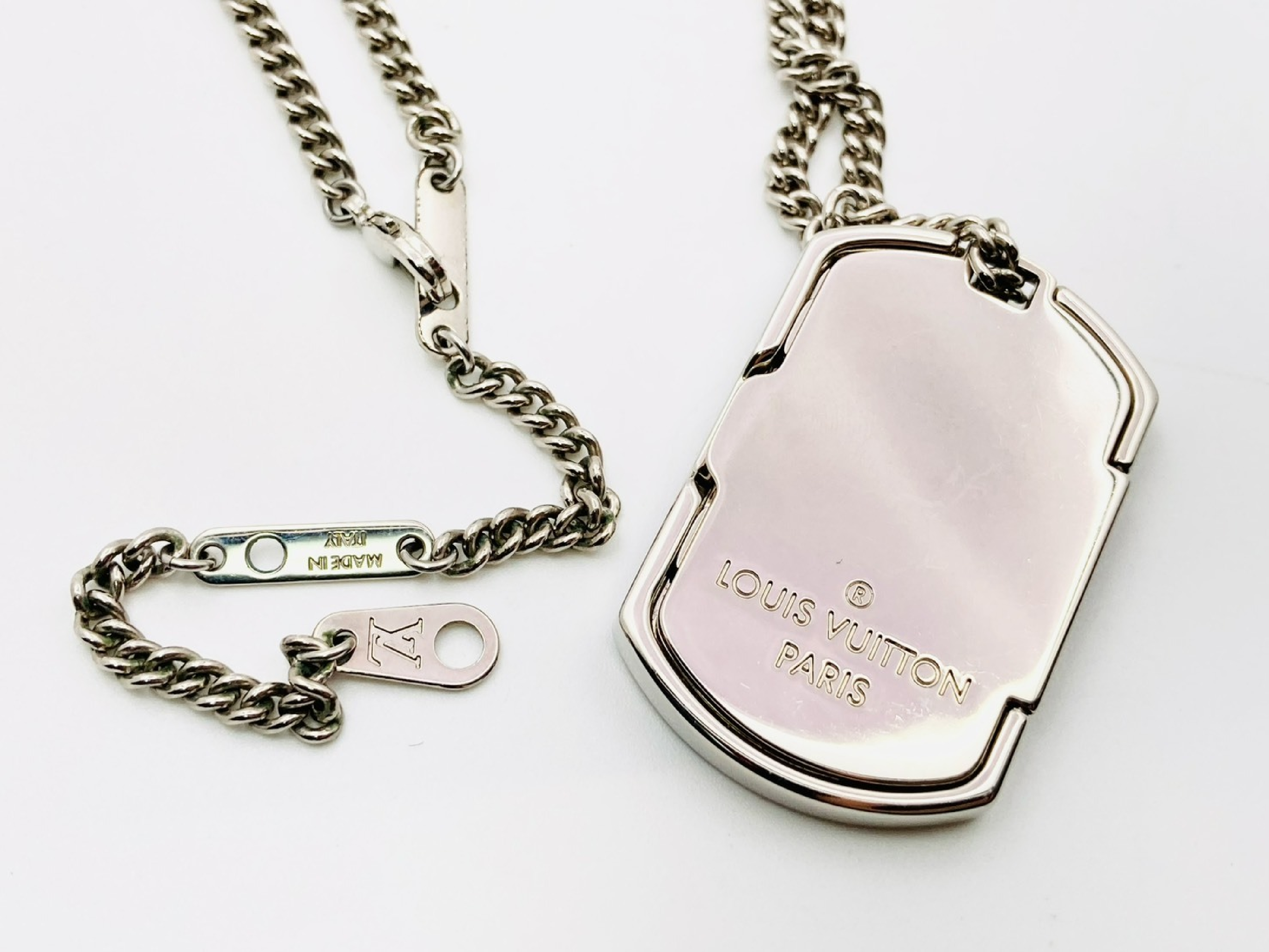 M63640 Monogram Eclipse Collier Plaque Necklace DI0251 Black x Silver Necklace — view 4