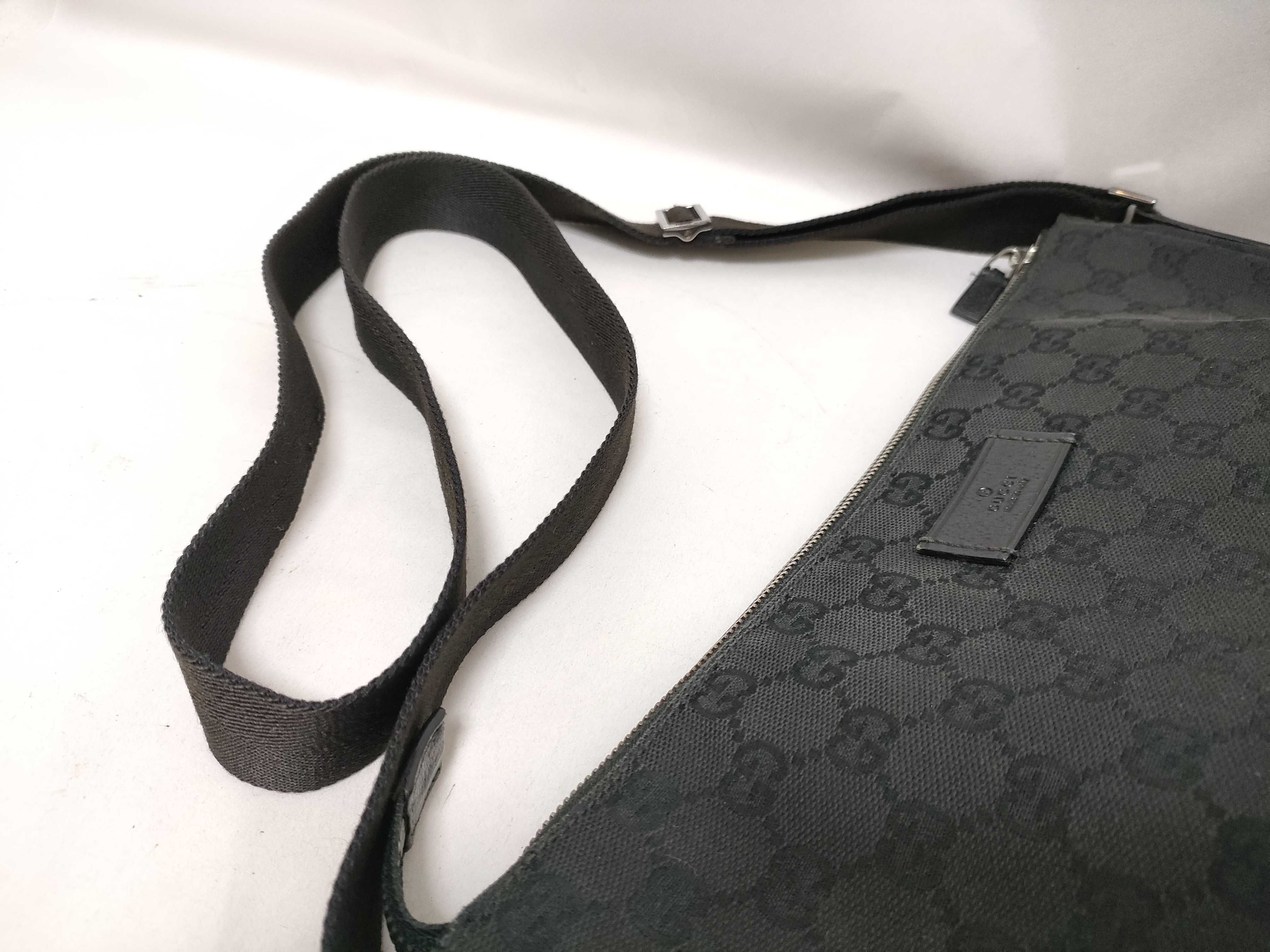 GG Canvas Shoulder Bag (Black, 110054) — view 3