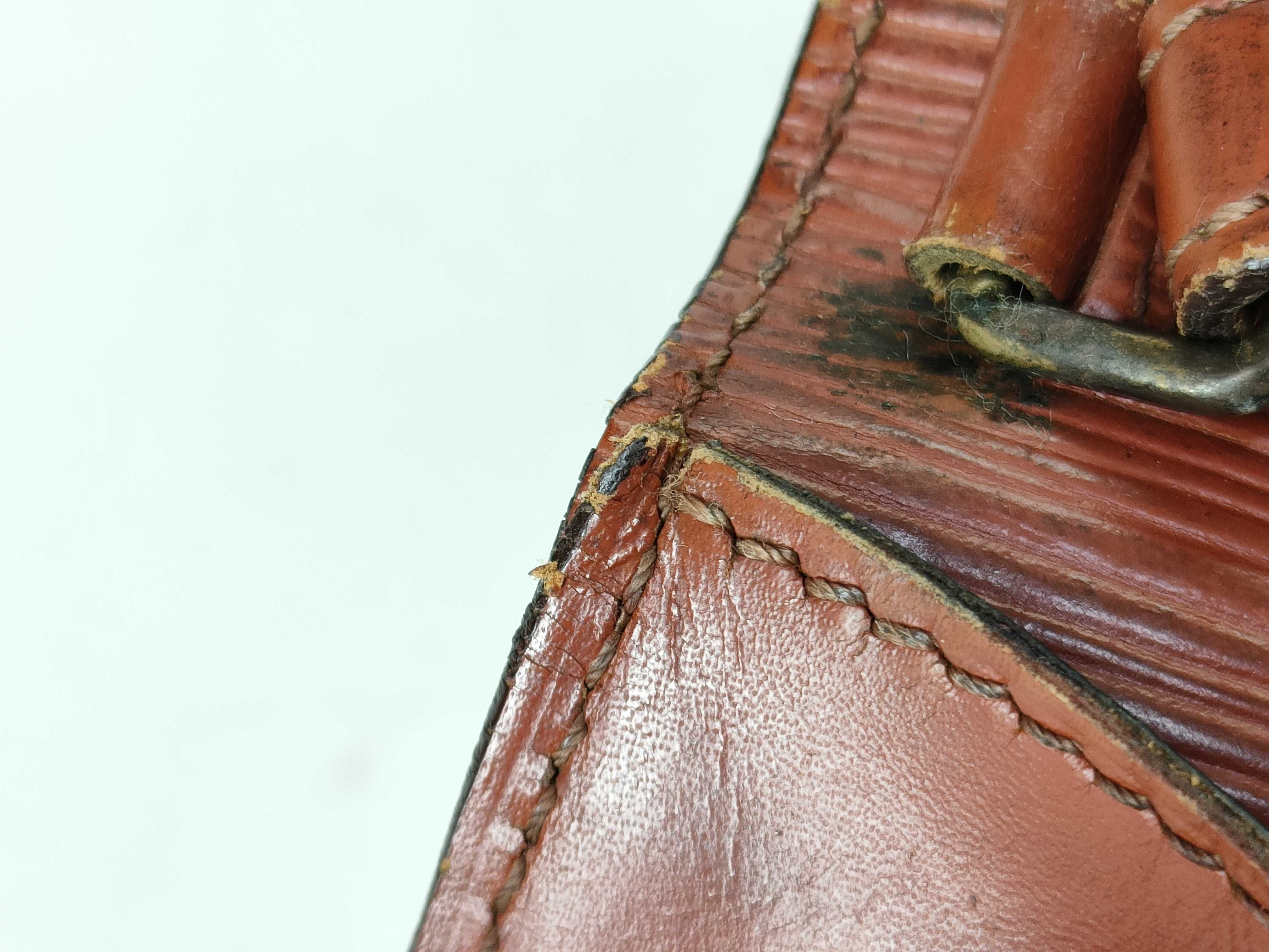 Epi Leather M52613 Pochette Sellier Dragonne MI881 (Second Bag) - Includes dust bag and key. — view 9